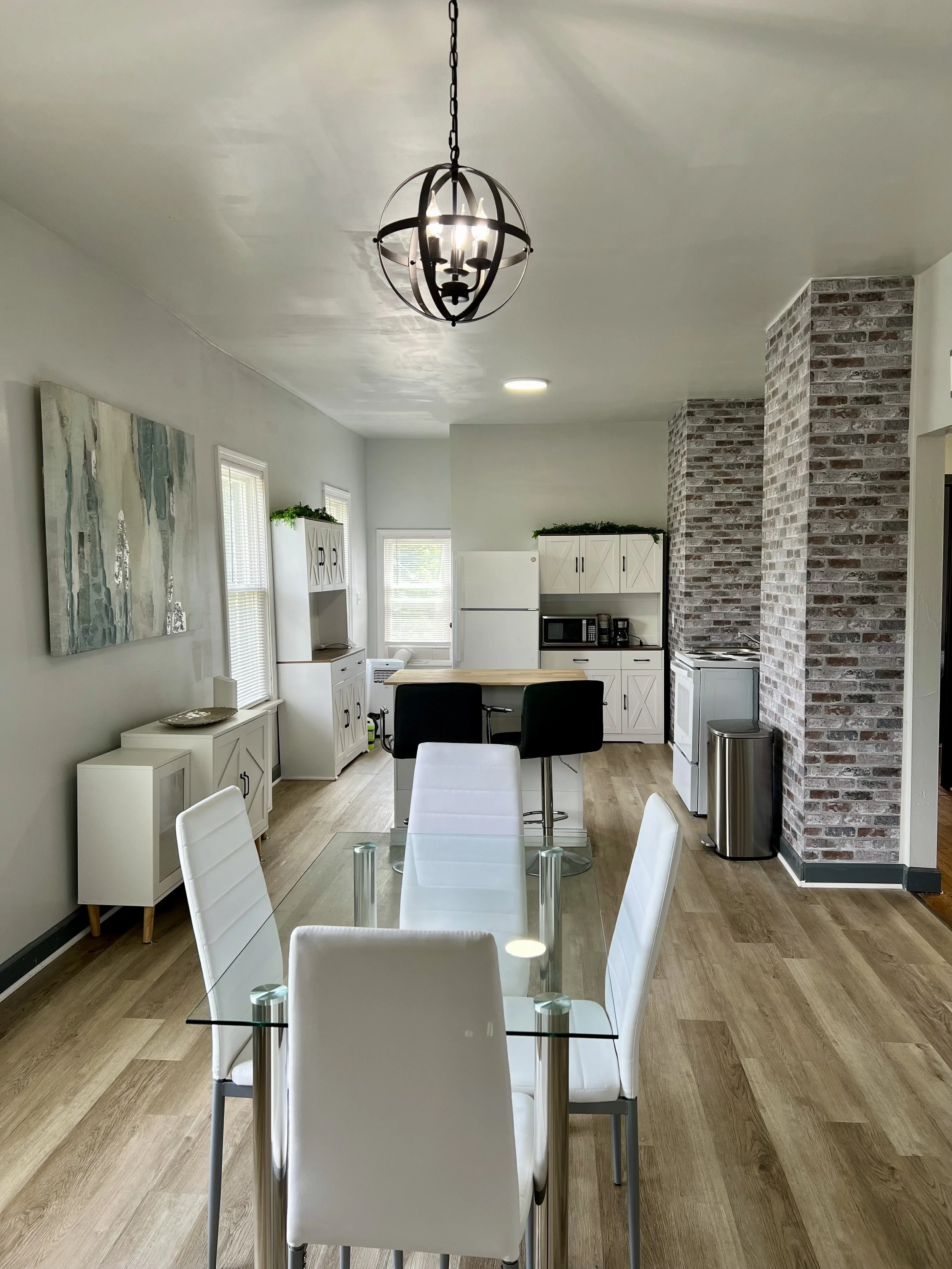 6077 Dining Room.jpg