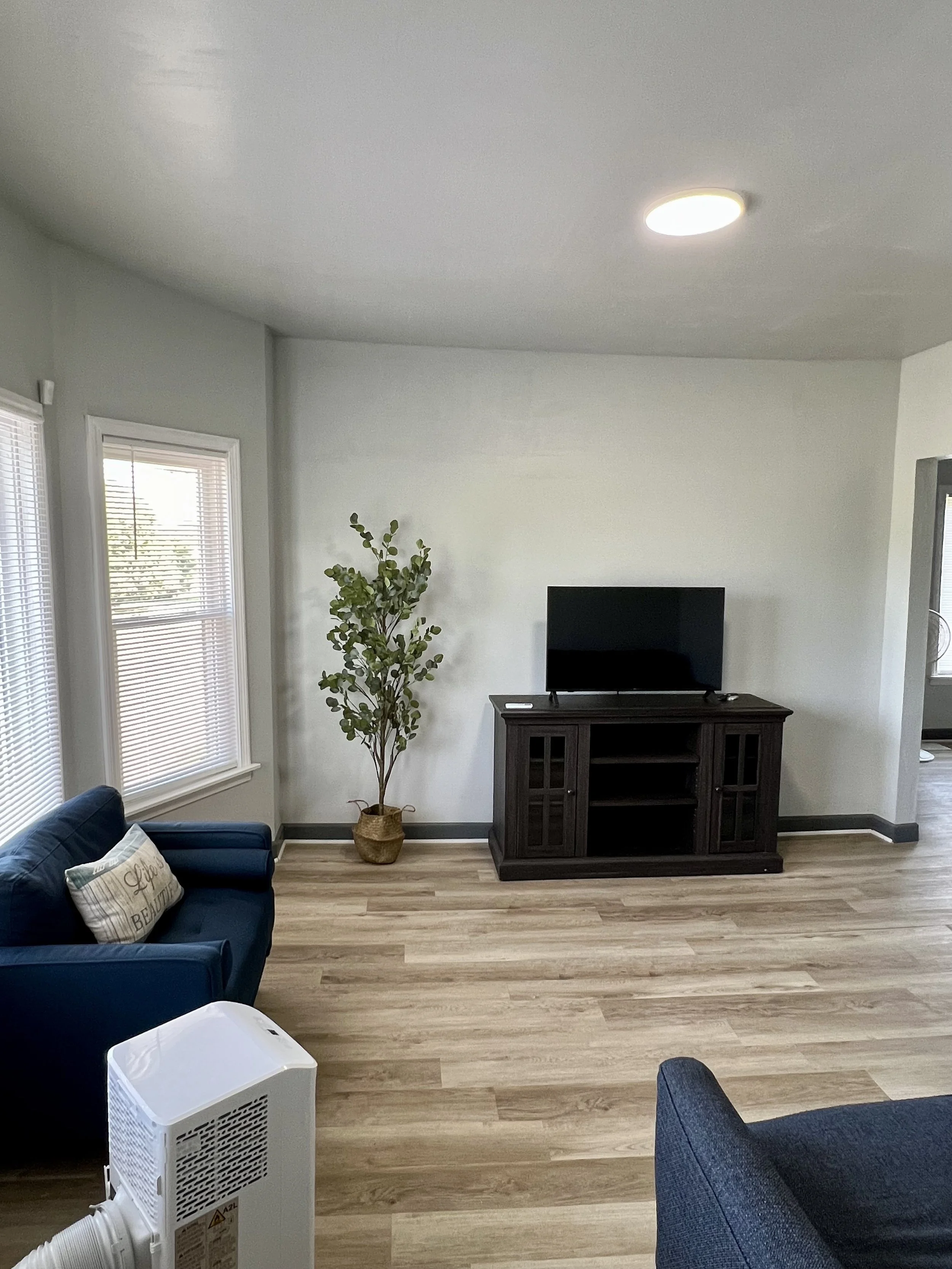 6077 Living Room 2.jpg