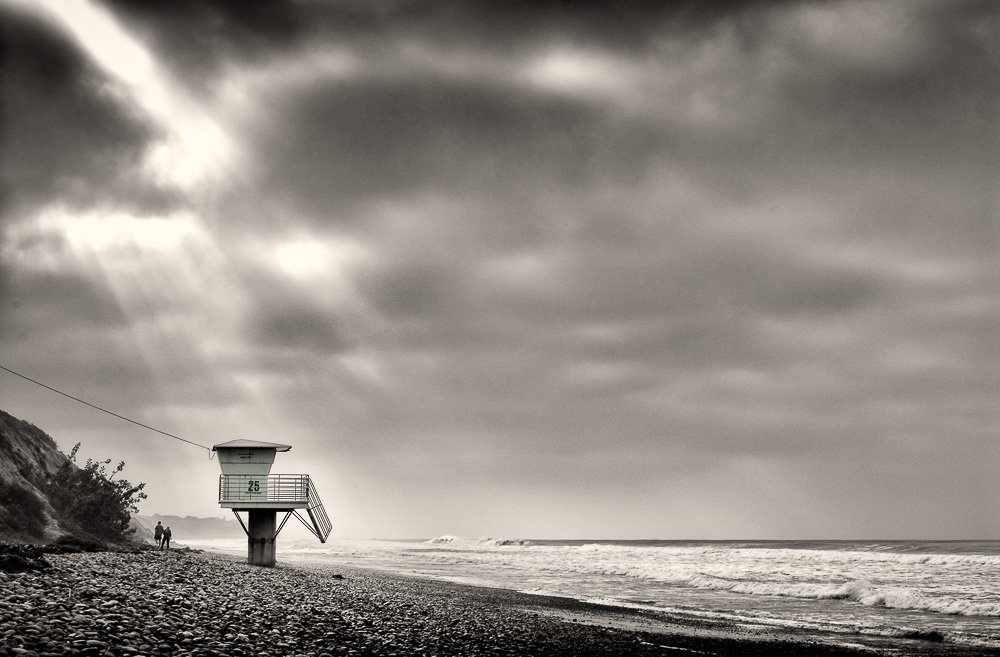 sun rays  through clouds and couple at lifeguard tower 25.jpg