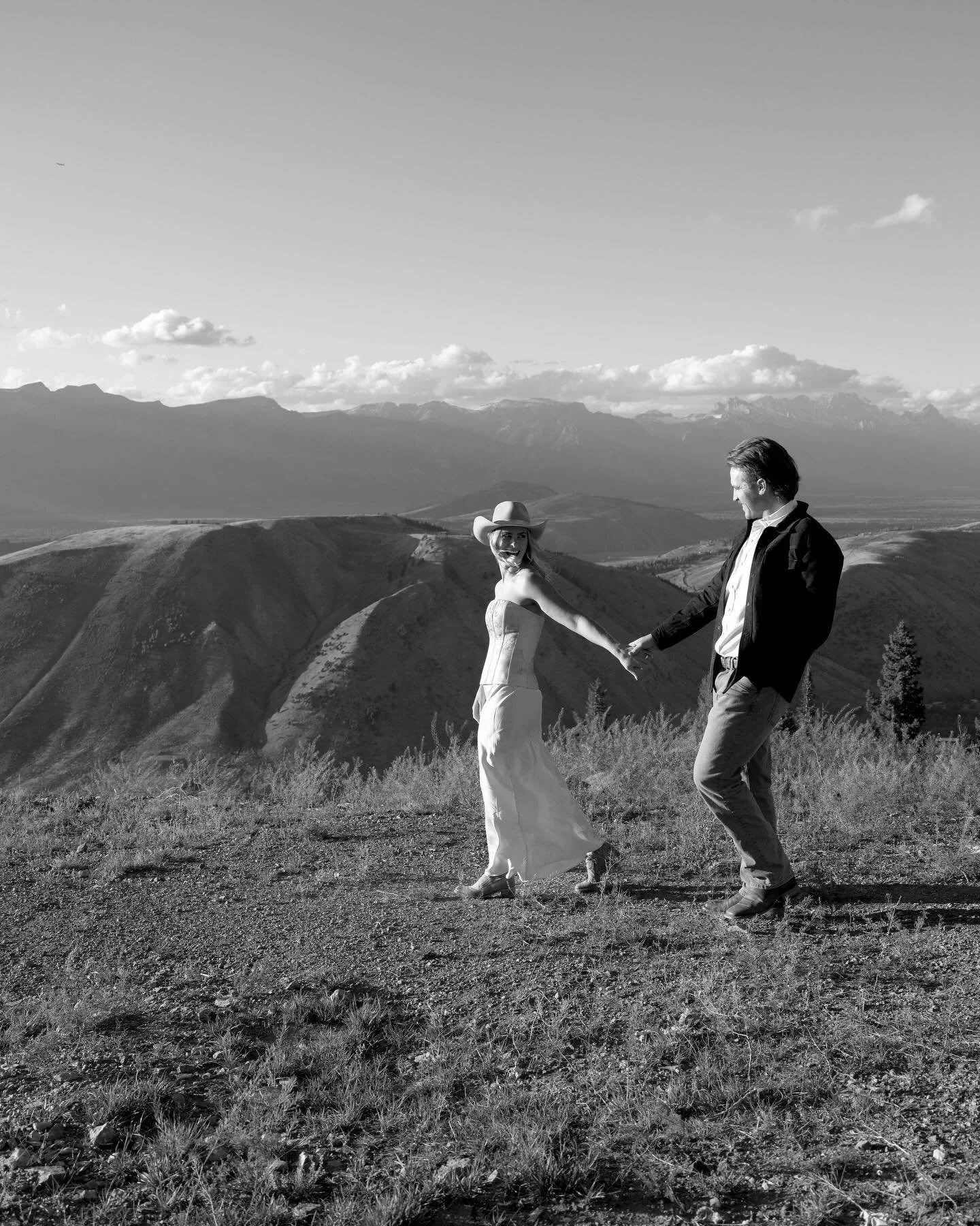 A welcome party, but make it iconic.

There is nothing quite like riding the gondola to the top of Snow King and welcoming your guests with sweeping views of the Tetons below. An epic night, unforgettable energy, and the perfect beginning to the best