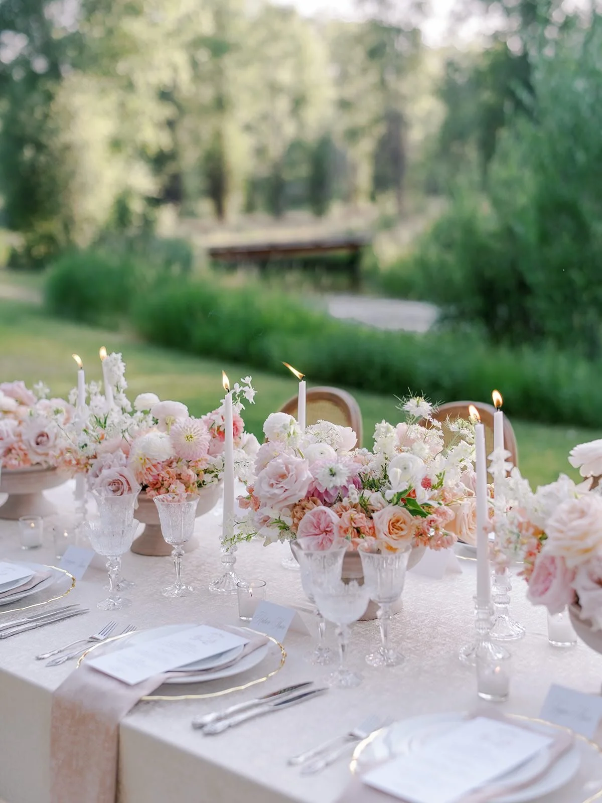An open-air dinner filled with the dreamiest blooms &mdash; garden roses, dahlias, peonies, ranunculus, and delicate Queen Anne&rsquo;s lace &mdash; all coming together for the perfect celebration of Kaycee &amp; Hudson 
Every detail was designed to 