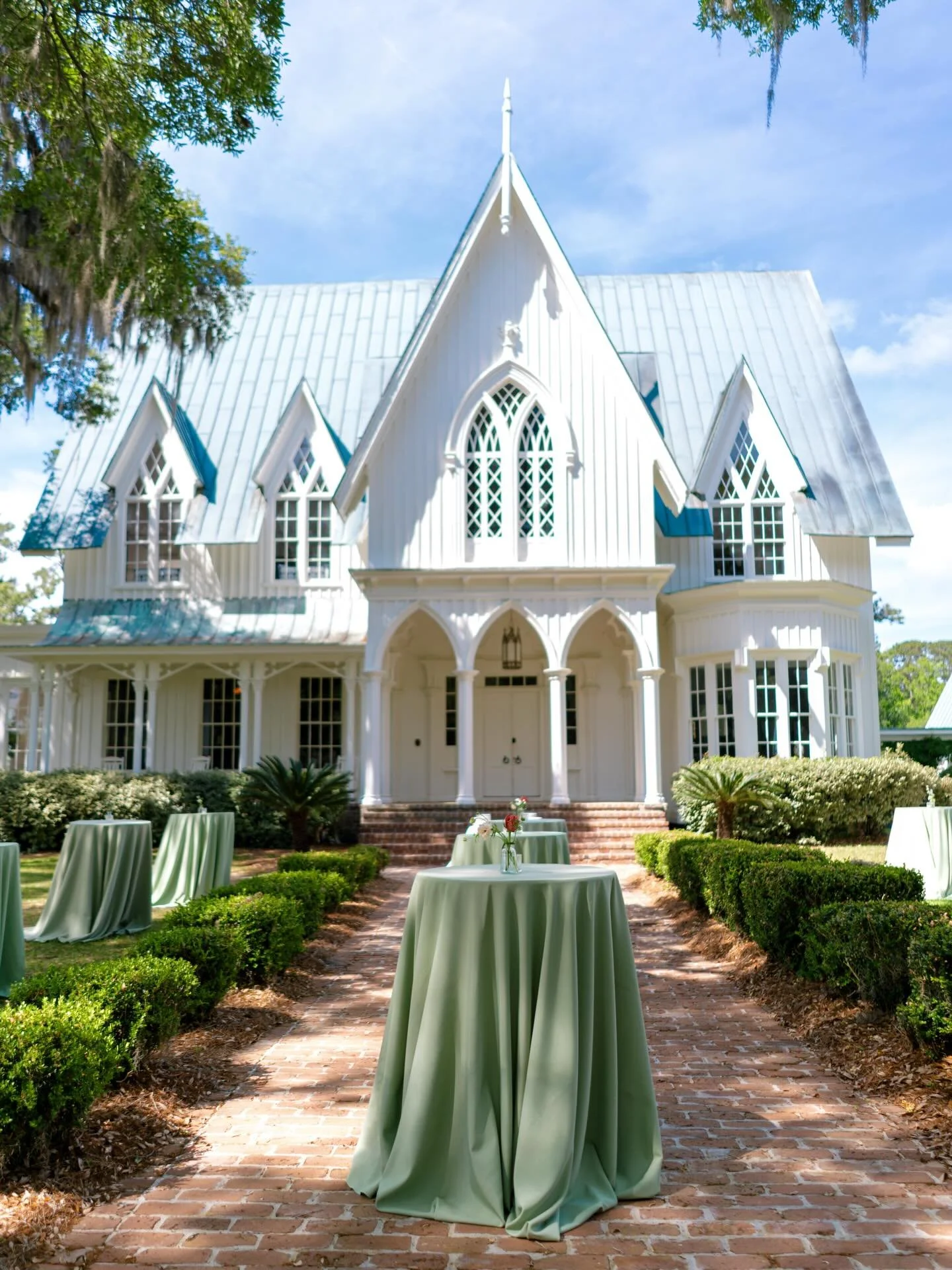 One year since Kelli and Jeff&rsquo;s unforgettable weekend in the Lowcountry, and I still think back on it with so much gratitude.

Bluffton, South Carolina offered the most beautiful backdrop for their celebration, with the Mansion at Rose Hill gra