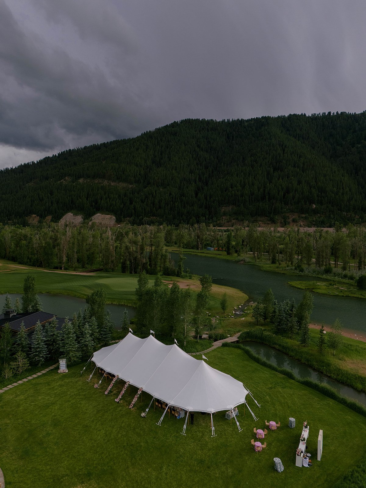 Sail Cloth tent wedding at Snake River Sporting Club