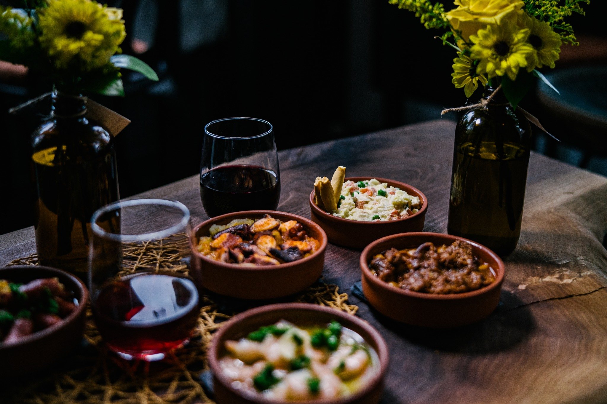 A table made for sharing. 🍷
Cordero, Pulpo a la Gallega, Ensaladilla Rusa, Chorizo a la Sidra, and Gambas al Ajillo &mdash; five tapas that showcase the heart of Spanish dining culture. Fresh flowers, good wine, and dishes meant to bring people toge