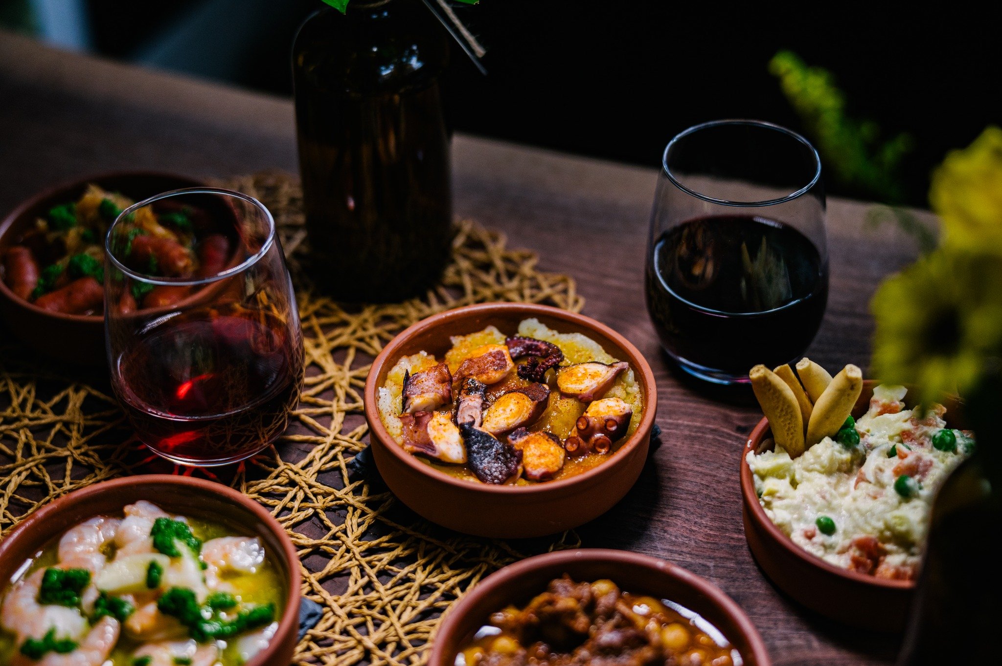 Atlantic Pulpo a la Gallega taking center stage. 🐙
One of Spain&rsquo;s most iconic tapas, served alongside a full table of wines and small plates made for sharing.
If you have not tried our pulpo yet, this is your sign to come by, order a glass of 