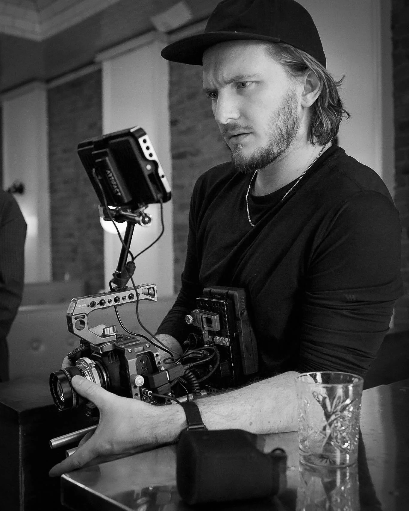 bts from this weekend&rsquo;s shoot for @cambiscaa. &thinsp;
&thinsp;
shoutout our cast &amp; crew&thinsp;
🎩 me&thinsp;
🎞️ @cambiscaa&thinsp;
🎭 @janelkoloskiofficial + @cambiscaa&thinsp;
🎙️ @chxyn.raw&thinsp;
🎥 @trashonionprod &thinsp;
🔌 @seech