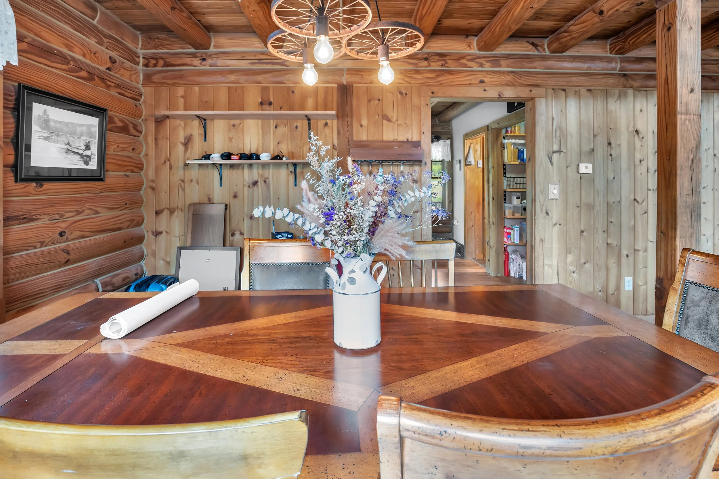 Dining room: detailed shot