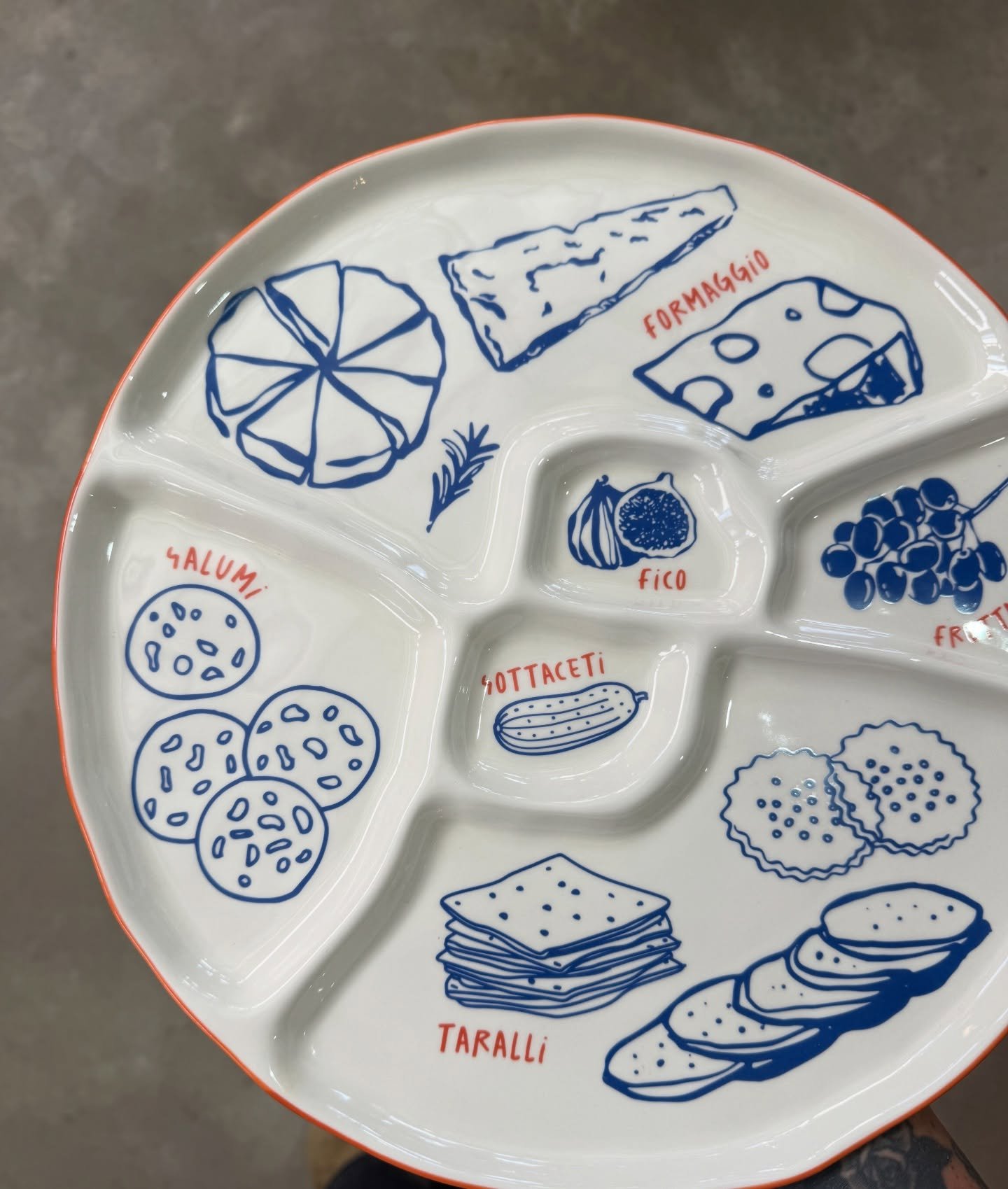 The perfect Christmas present to bring on Christmas Day, stock it up with cheese and biccies for the perfect platter 🍇🧀 #reliquaire