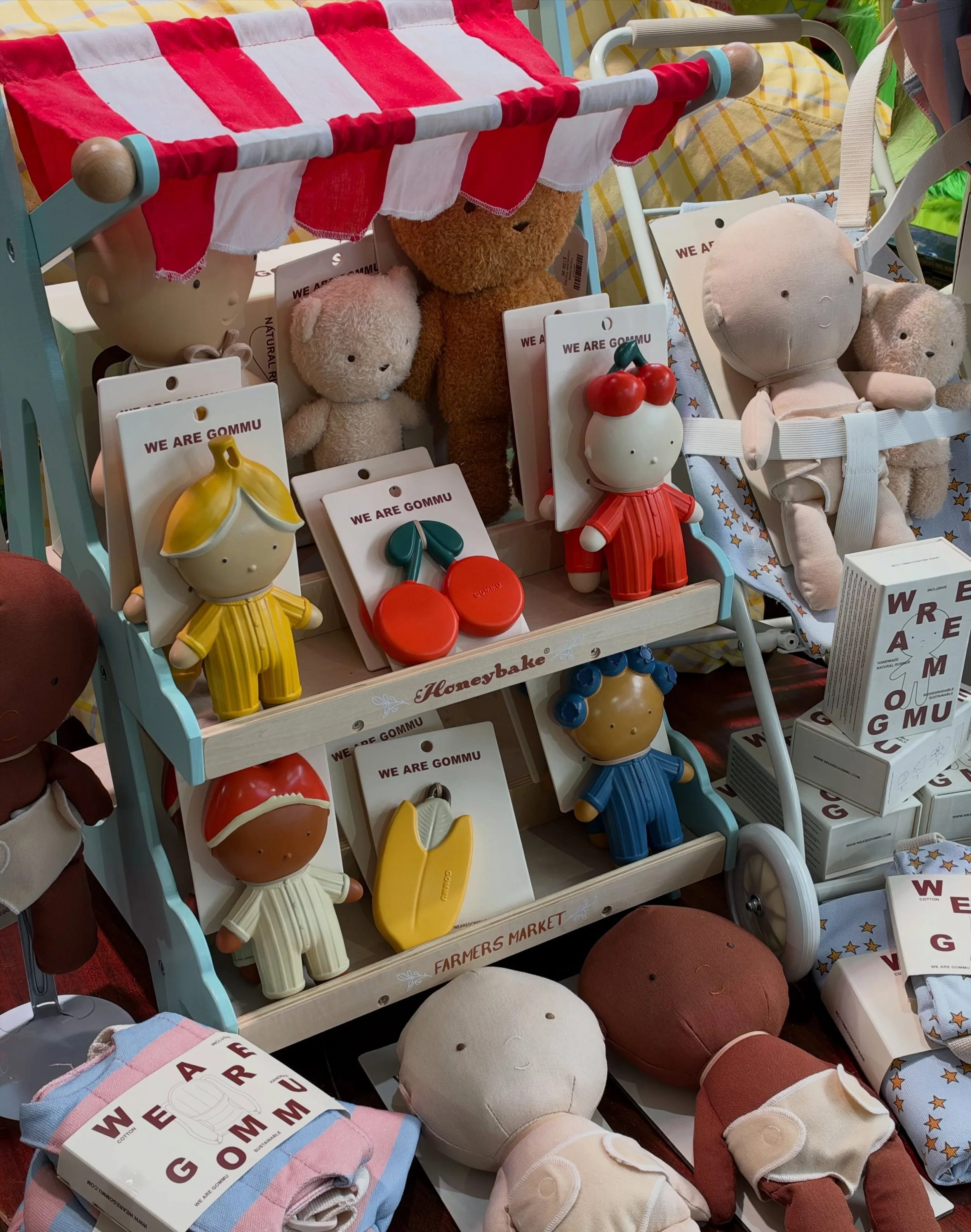 Meet WE ARE GOMMU 🍒🍌 Our newest obsession, straight from Spain! 👶🏼

Thoughtfully designed, SUPER cute, made with natural materials, free from the nasties and bursting with personality and charm.

Good for little hands, kinder to the planet and al