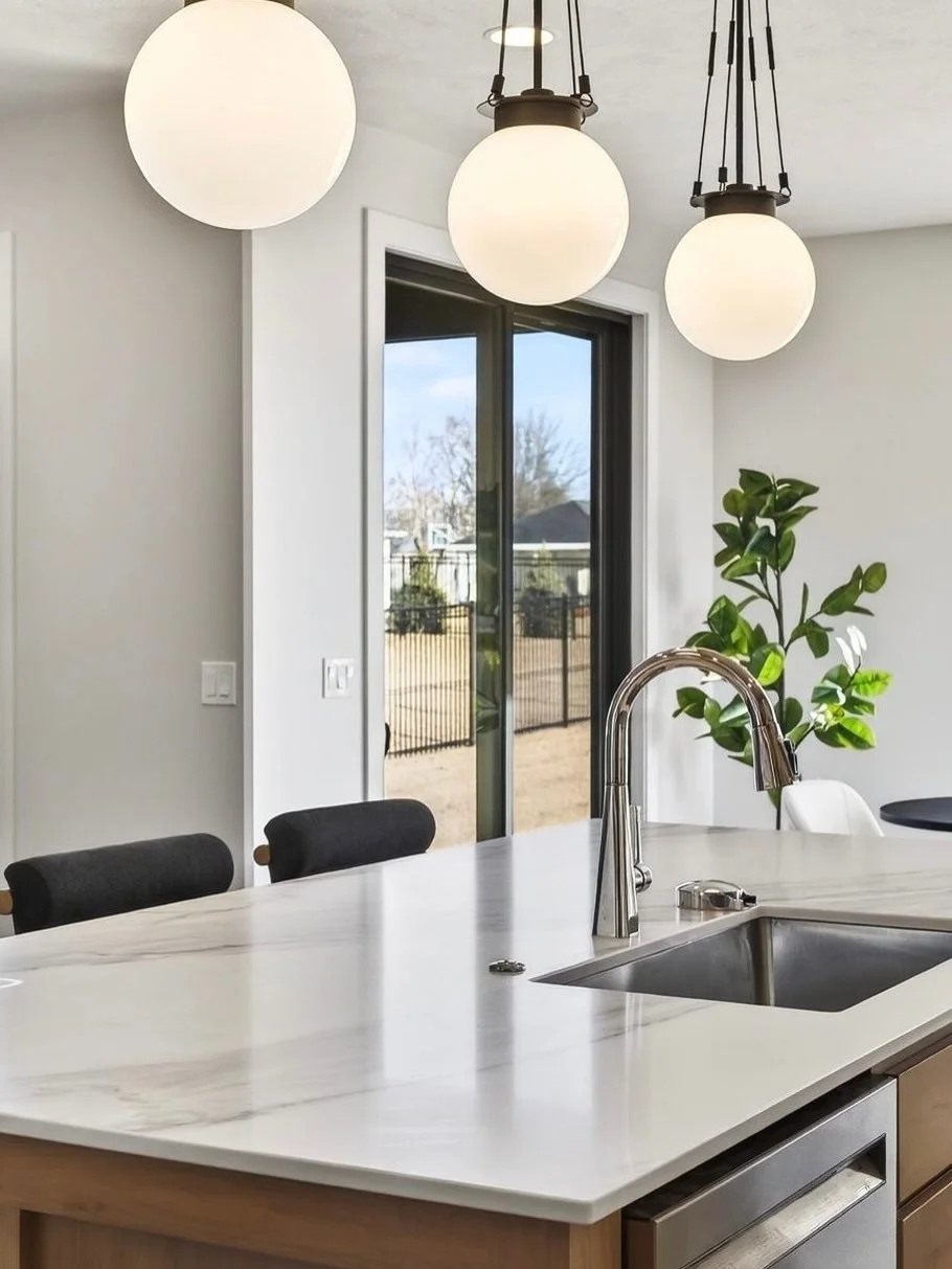 We design our kitchens with intention for everyday living! Because who doesn&rsquo;t love big islands for gathering, plenty of storage, and warm finishes that make the space feel inviting. 😌