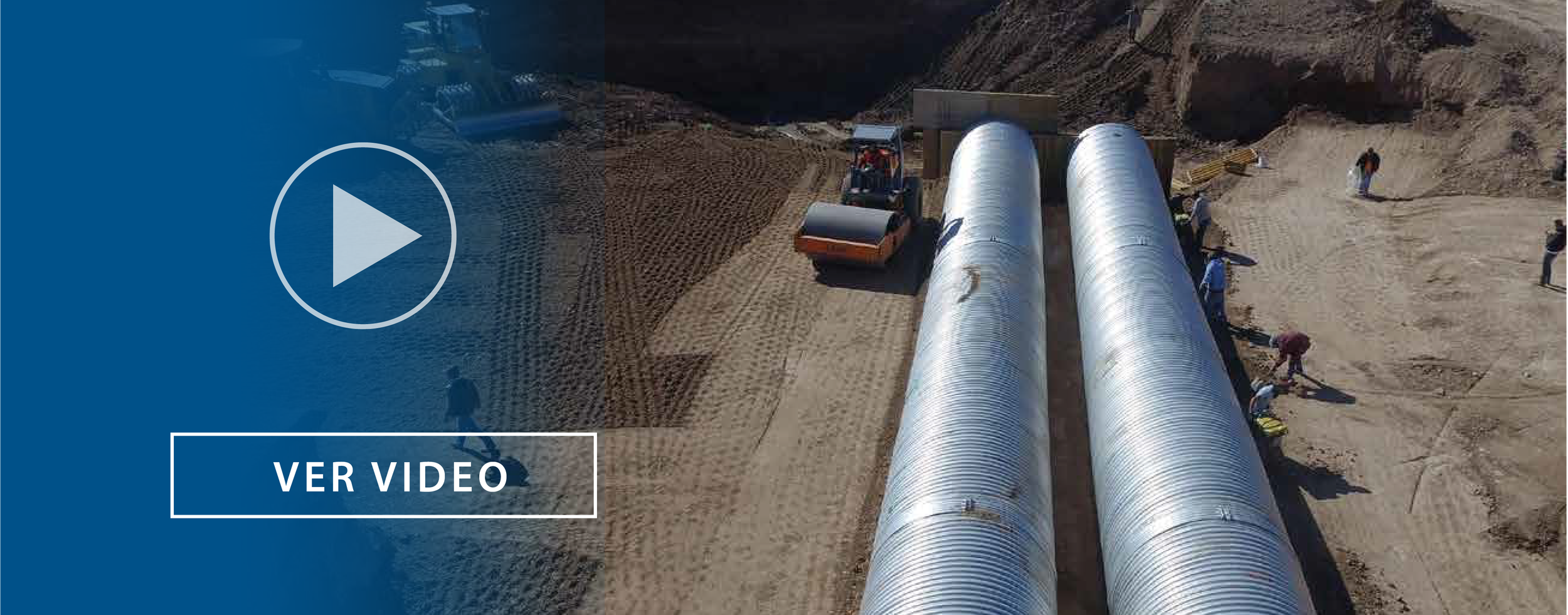 Trabajadores en un sitio de construcción de una infraestructura con tubos de steel.