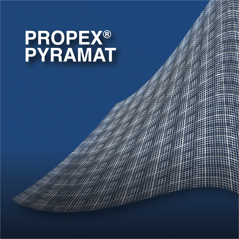 Imagen de un edificio moderno cubierto con una malla de cristal en un fondo azul oscuro, con texto que dice 'PROPEX PYRAMAT'