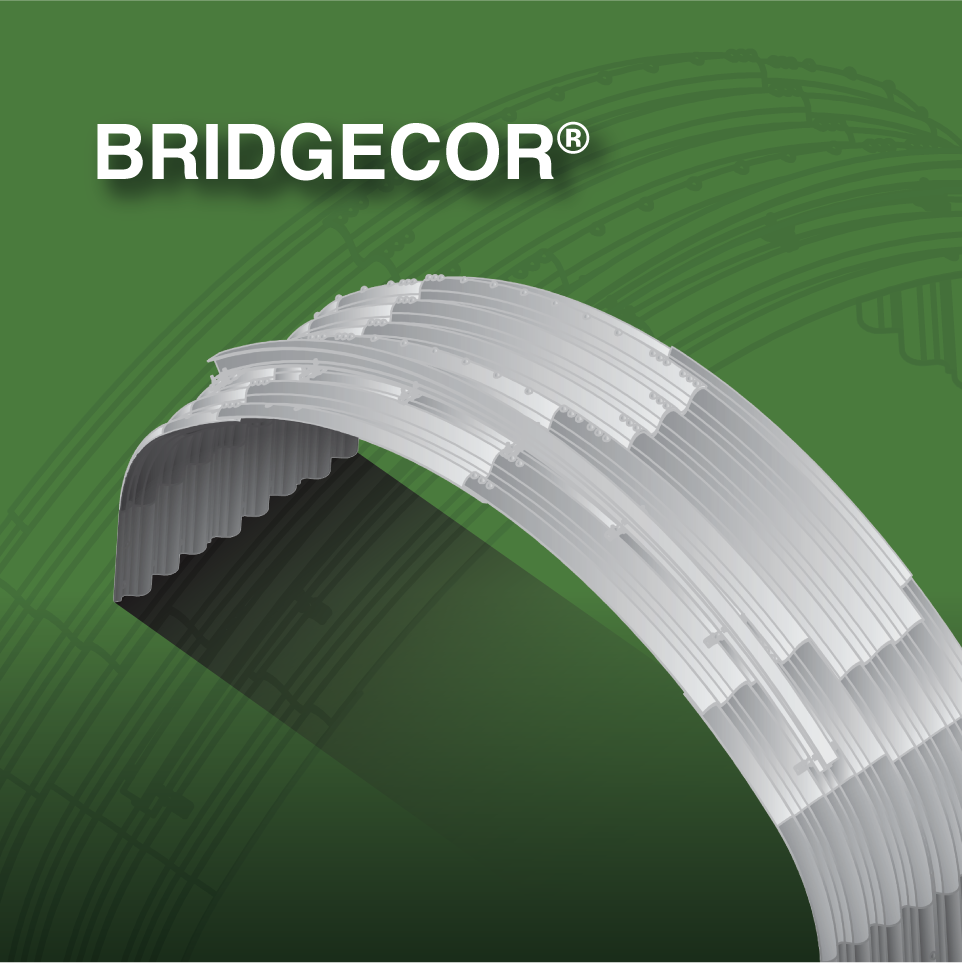 Imagen de una banda de rodadura de neumático con el logo "BRIDGECOR" en un fondo verde.