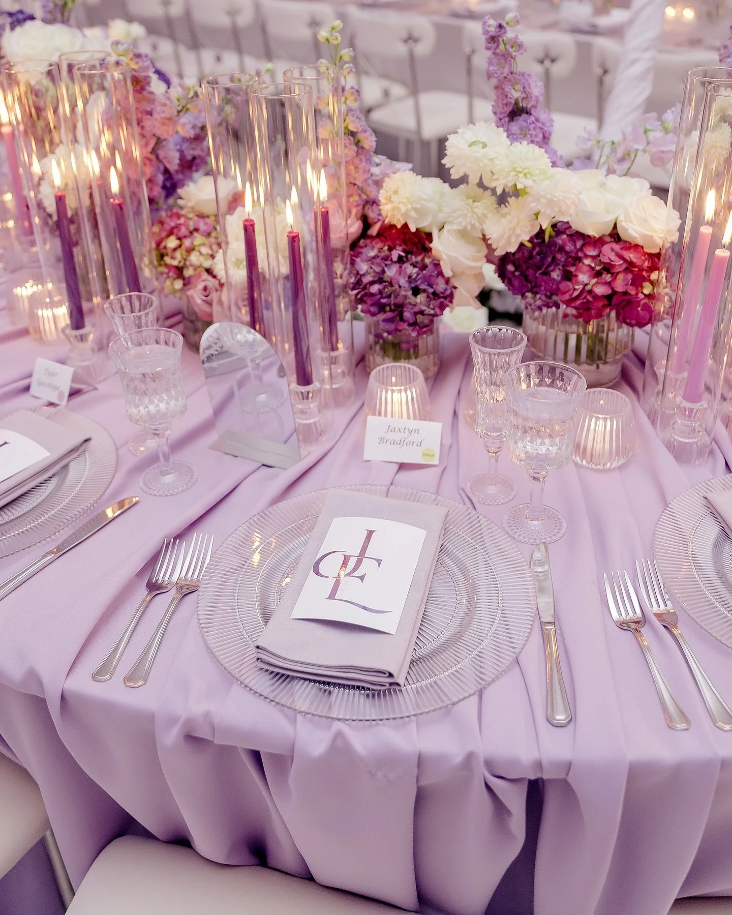 Layers of lavender, perfectly blended 💜✨
.

Bride &amp; Groom: @edingram70 &amp; @_jeseylynn 🫶
Planning &amp; Design: @a.wardevents
Photography: @stanlophotography
Videographer: @merindaallenfilms
Content: @thebridalarchives
Catering: @dadecountyfo