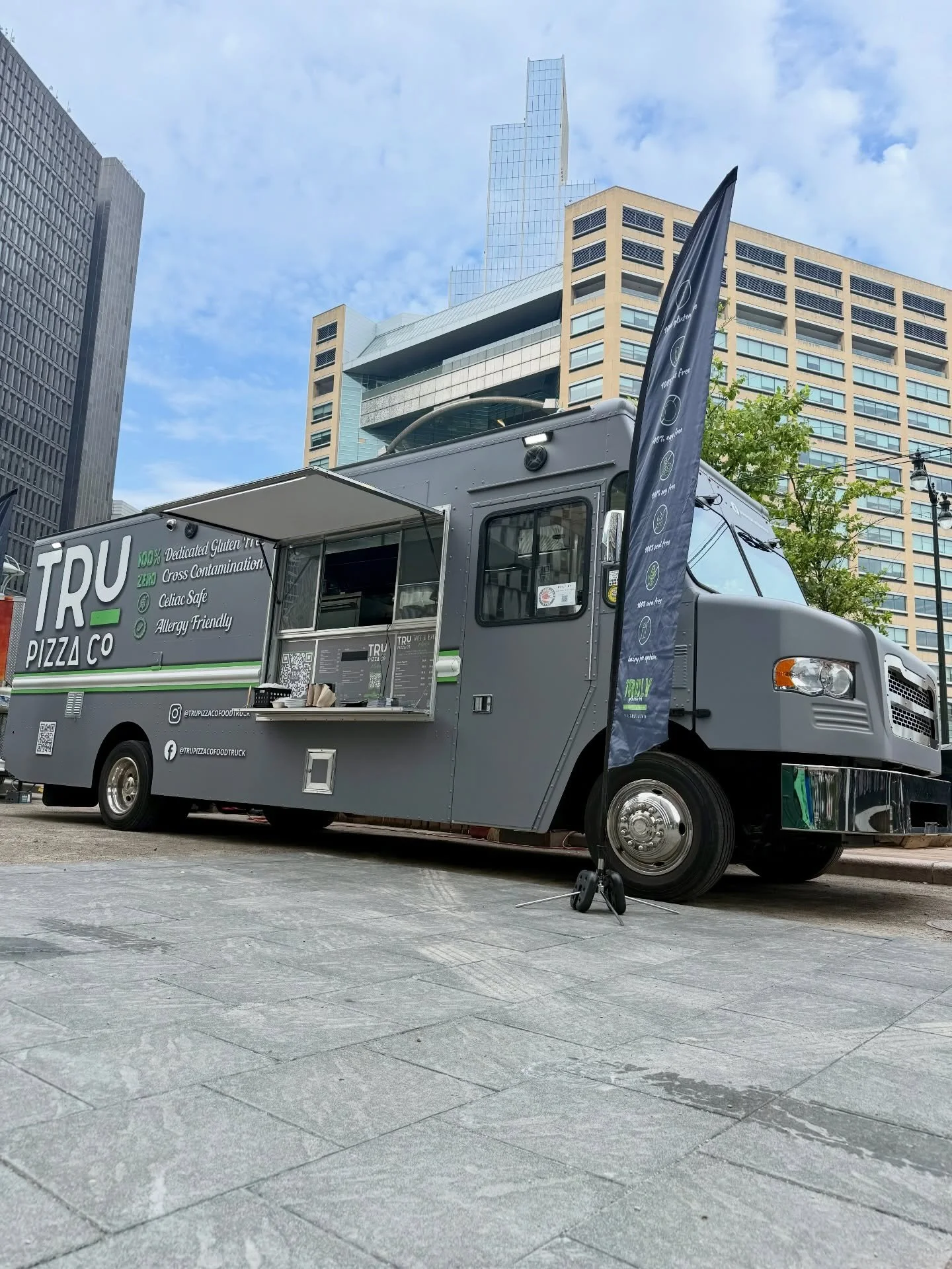 DETROIT! We&rsquo;re back in action tomorrow for @downtowndet Street Eats 🌇

We&rsquo;ll be parked at Cadillac Square from 11am - 3pm 🍕🎉

#glutenfreefood #celiacsafe #foodtruck #downtowndetroit #allergyfriendly