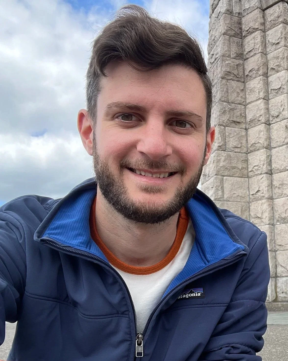 Ben Green sitting in front of Vista House.