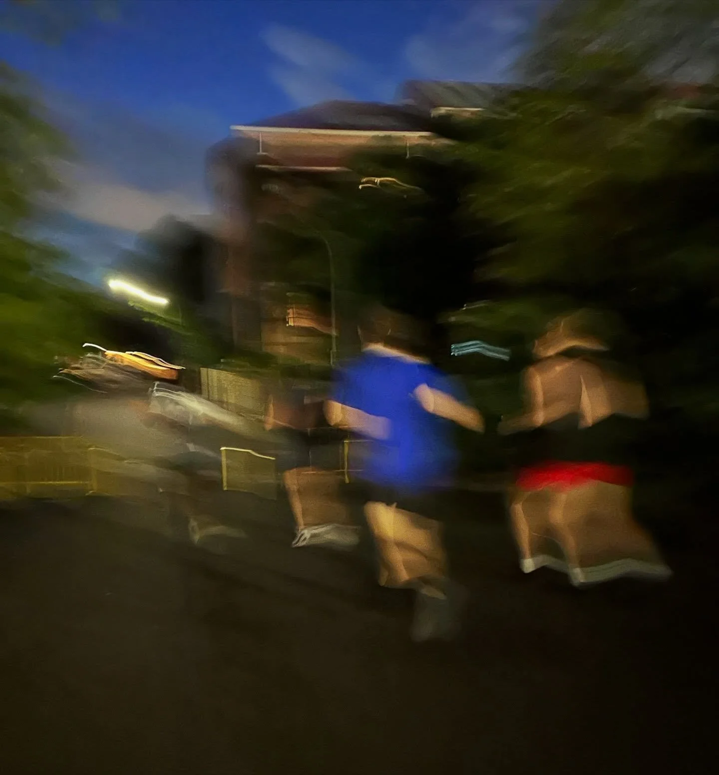 27/03/26 
Dark and cold but the crew shows up! 🙌🏼🍊🌚