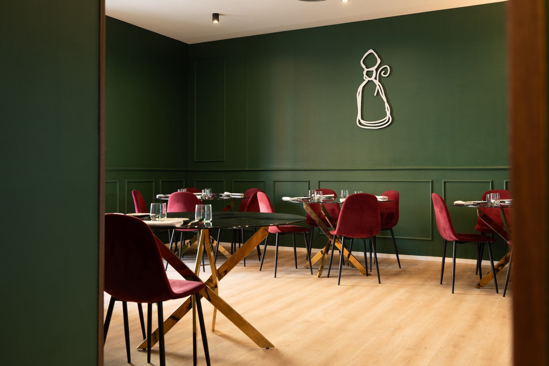 Sala elegante di Armonì Restaurant ad Aversa, ristorante italiano di cucina napoletana