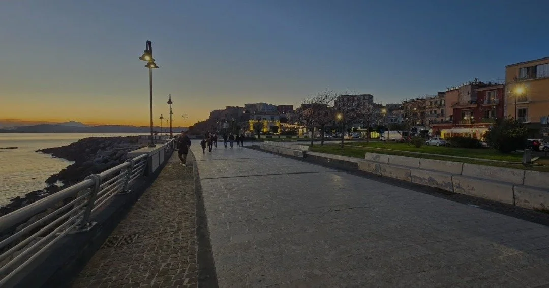Lungomare di Pozzuoli vicino ad Armonì Restaurant