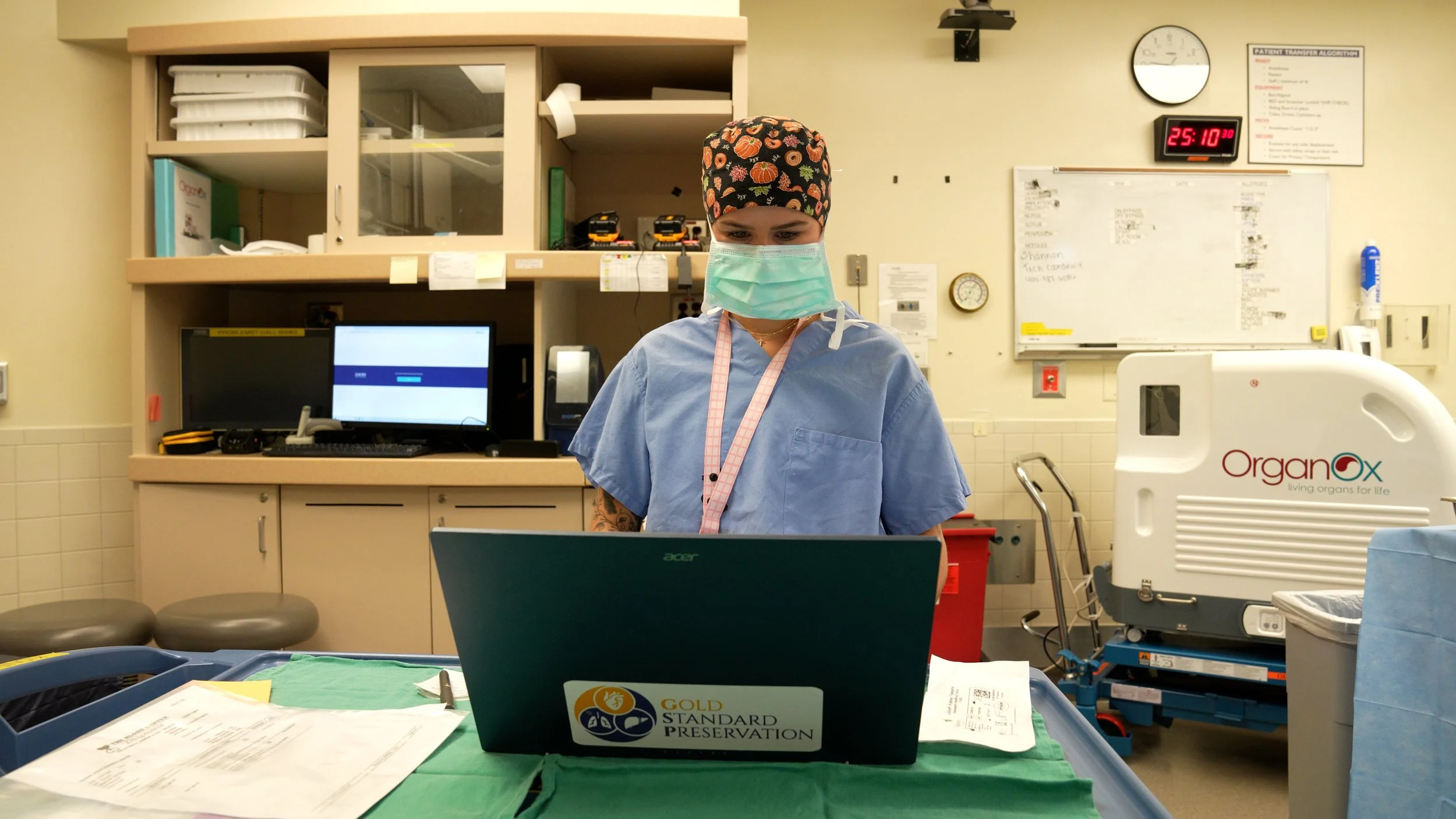 Perfusion Machine monitoring by Gold Standard Preservation staff.jpg