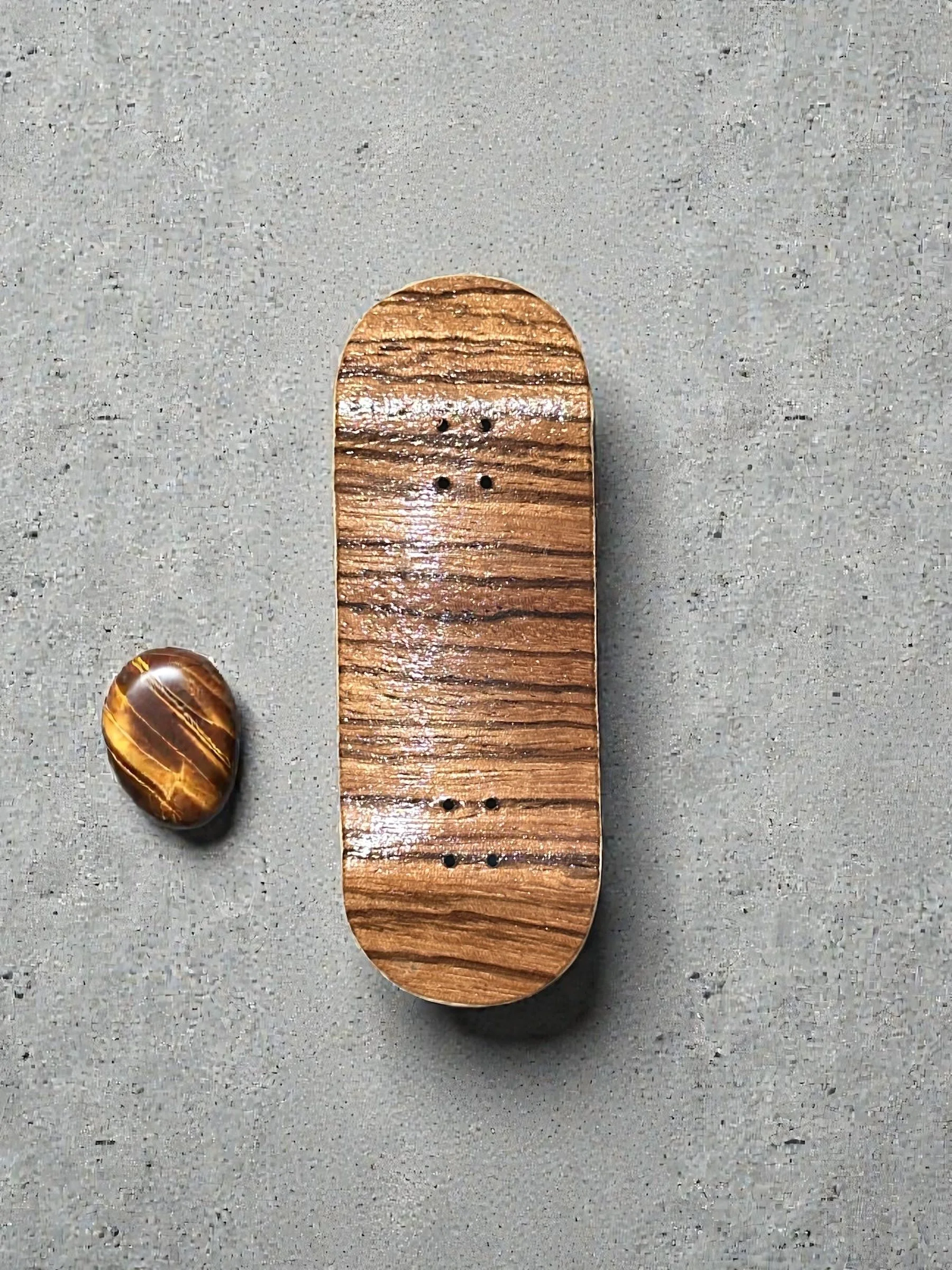 BloodShred's Limited Tigers Eye Fingerboard Deck