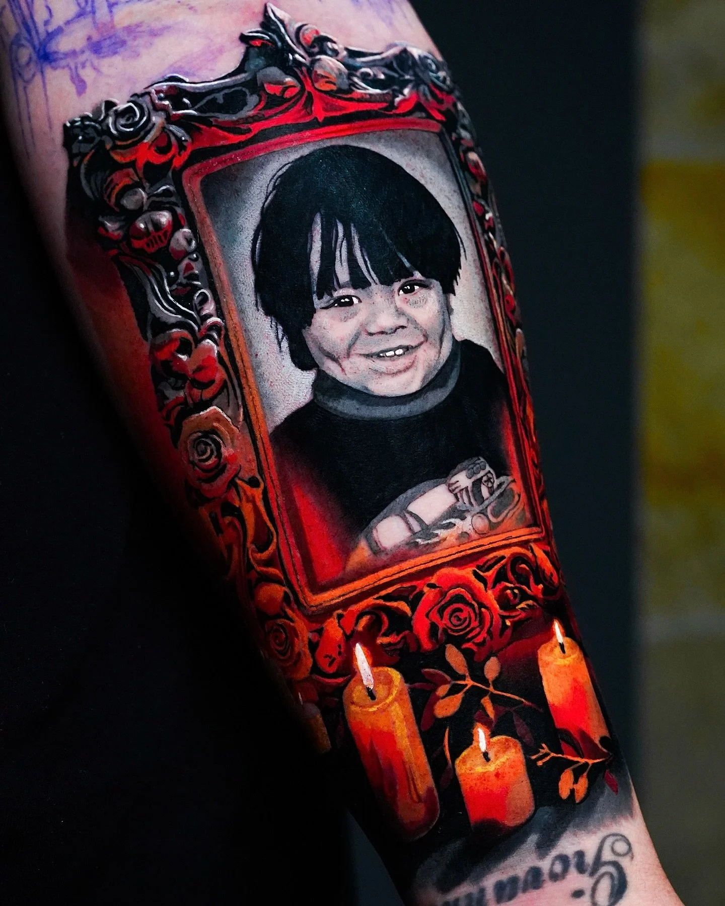 A portrait framed with love and memory ❤️
Honoured to create this special piece
Work in progress, one more session to complete the candles surrounding the frame 🕯️ 

Swipe to see details 👉

#portraittattoos #realismtattoo #tattoorealism #tattooport