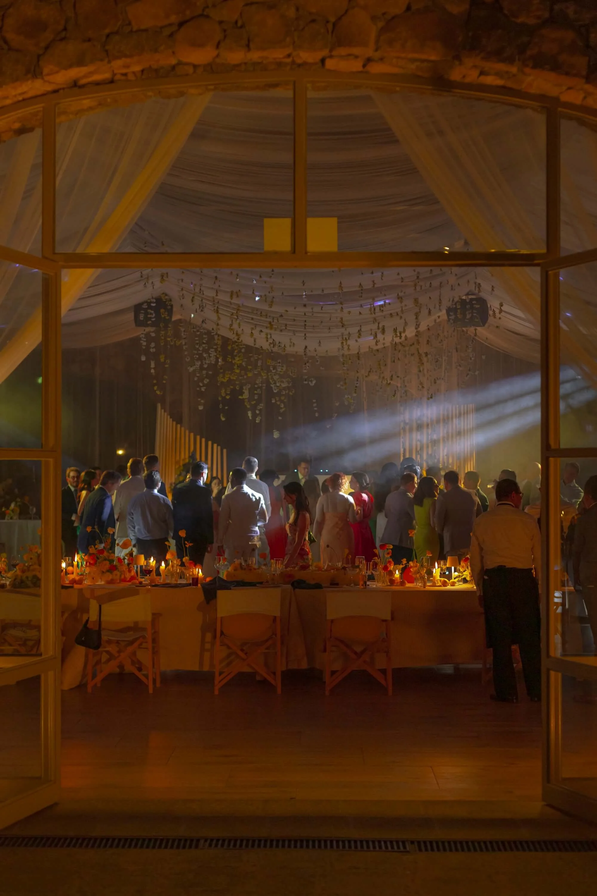 a dining scene elevated through floral and candlelight design