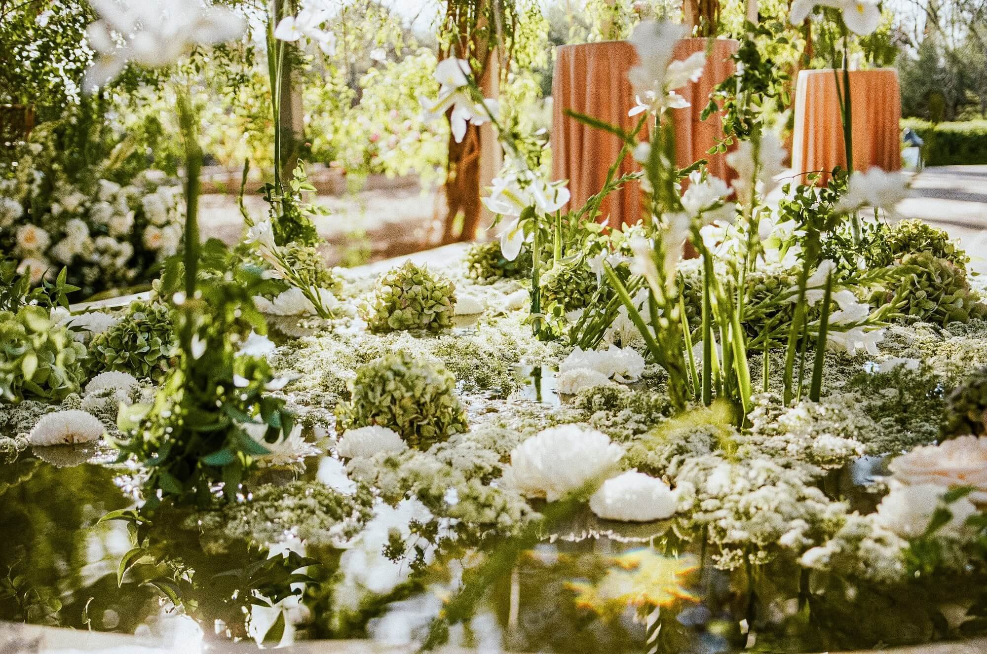 floral design complementing a destination wedding in mexico