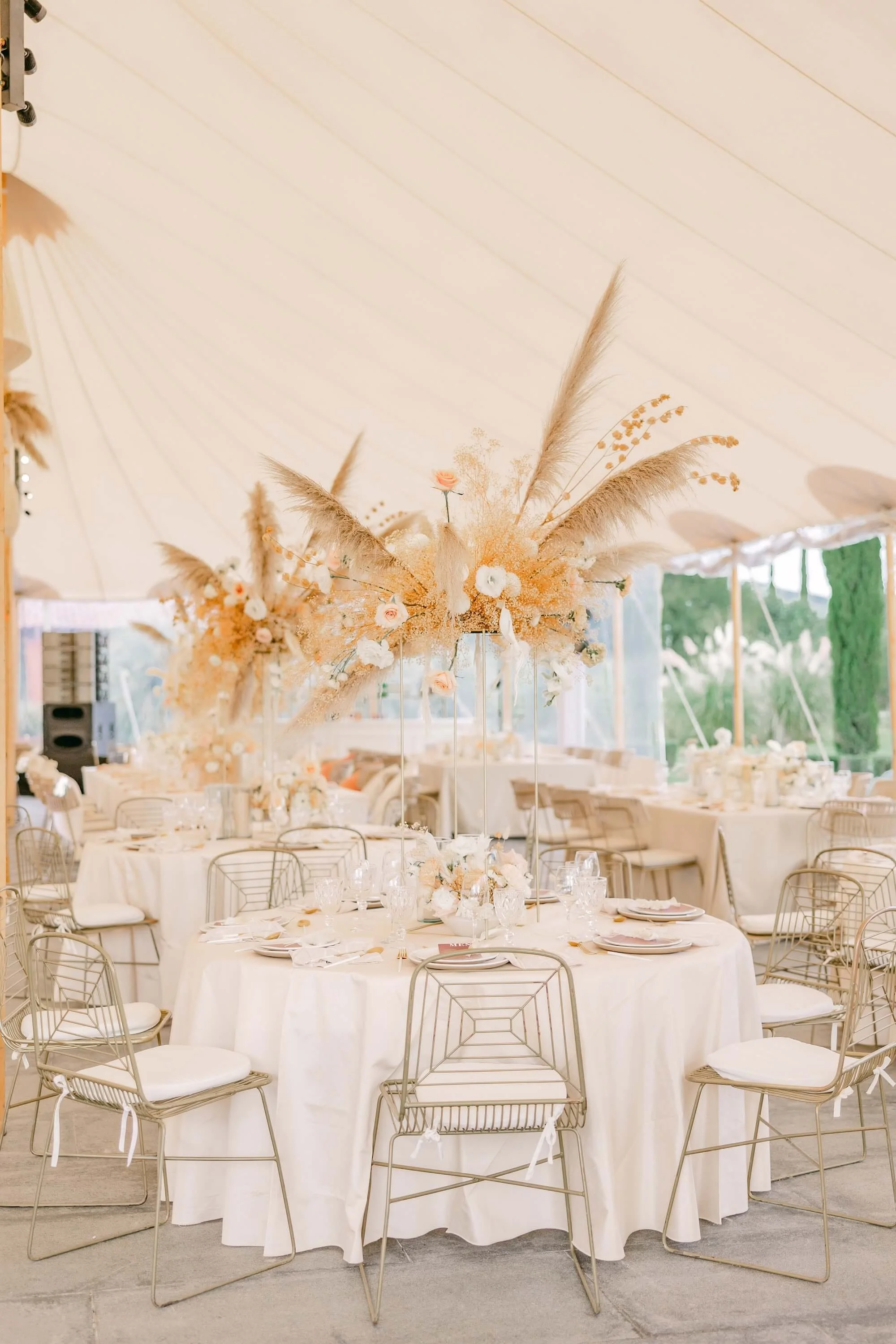 a destination setting transformed through thoughtful floral design