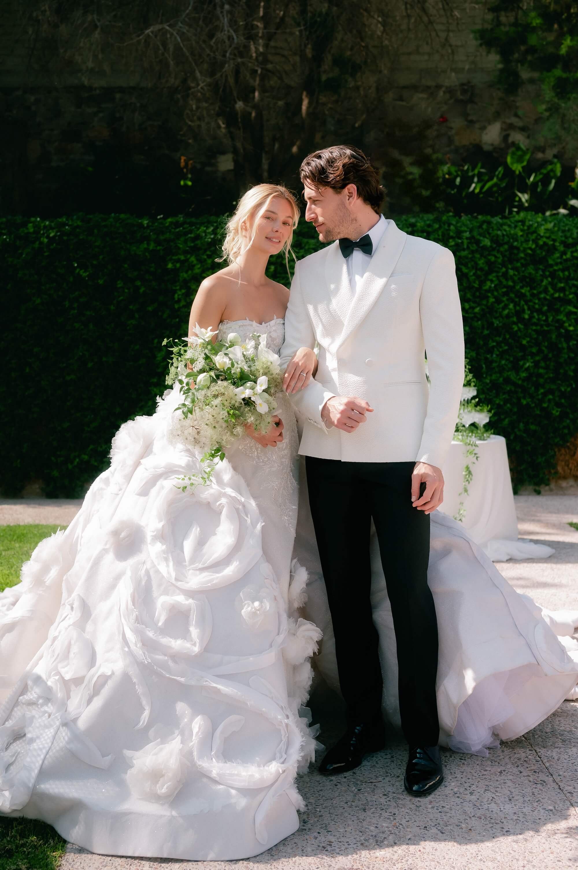 Luxury wedding bride with organic floral arrangement in front of historic stone architecture in Querétaro