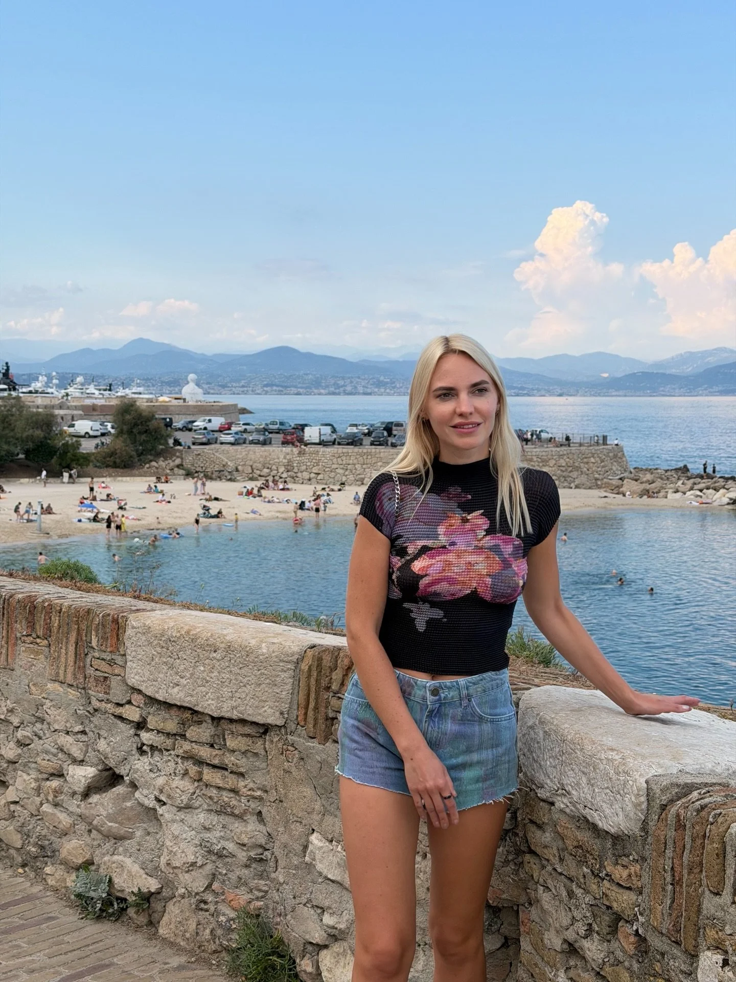 This French vacation really felt like a movie&hellip; but slightly unhinged 🇫🇷✨

Airbnb drama ✔️
logistics plot twists ✔️
reunions with friends from all over the world ✔️

✨ended up at a rocket plane museum turned music festival

then straight into