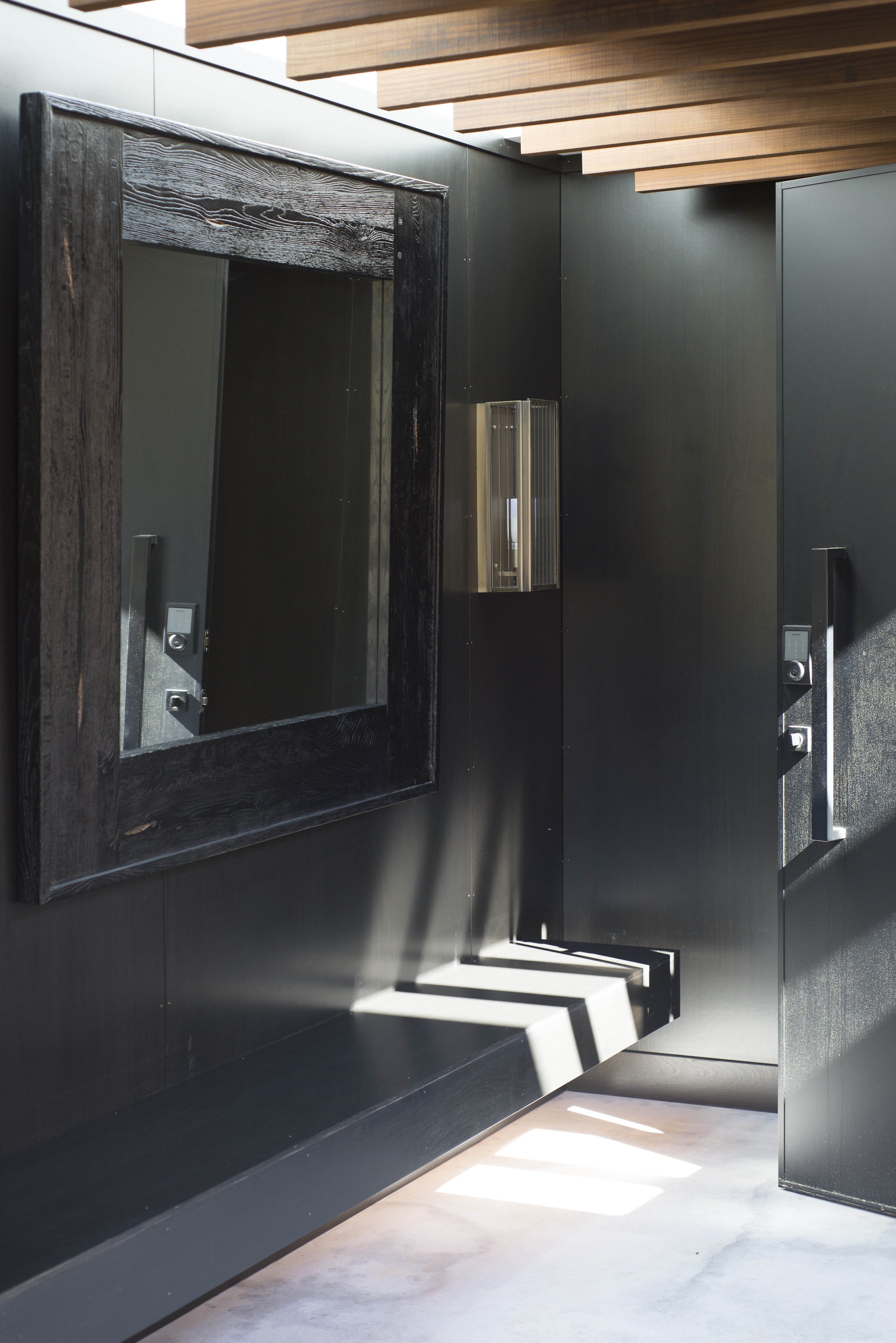 Kaiteriteri Family Bach _ Entry Lobby _ 2 of 10.jpg