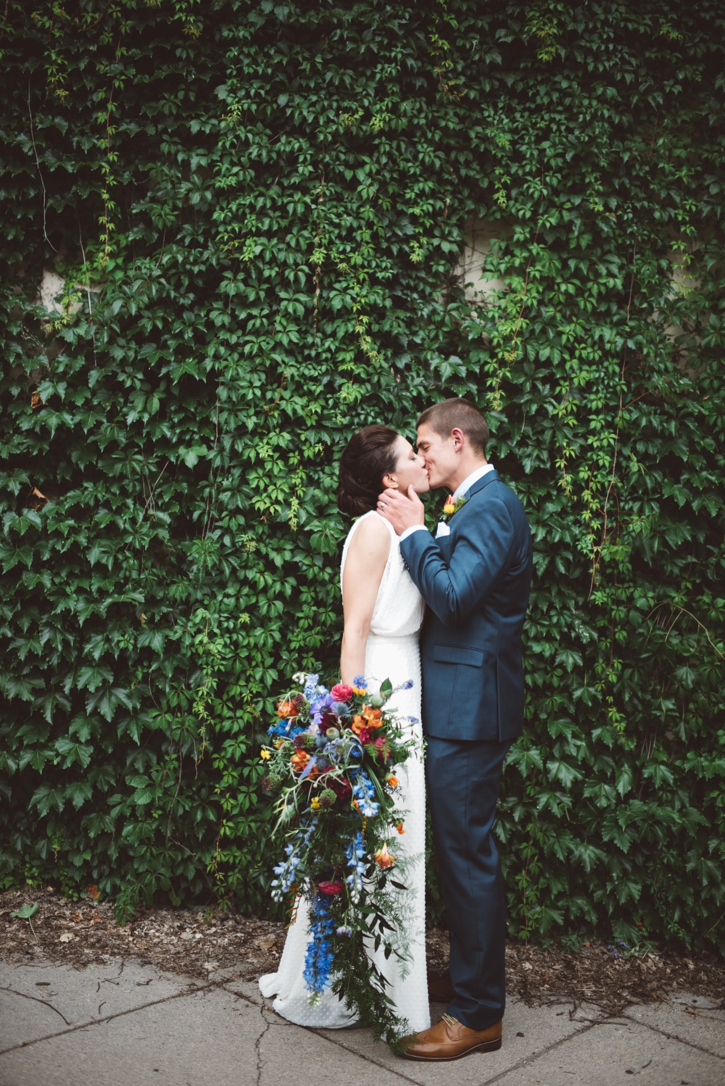 floral cascade wedding bouquet by BLOMMONSTER