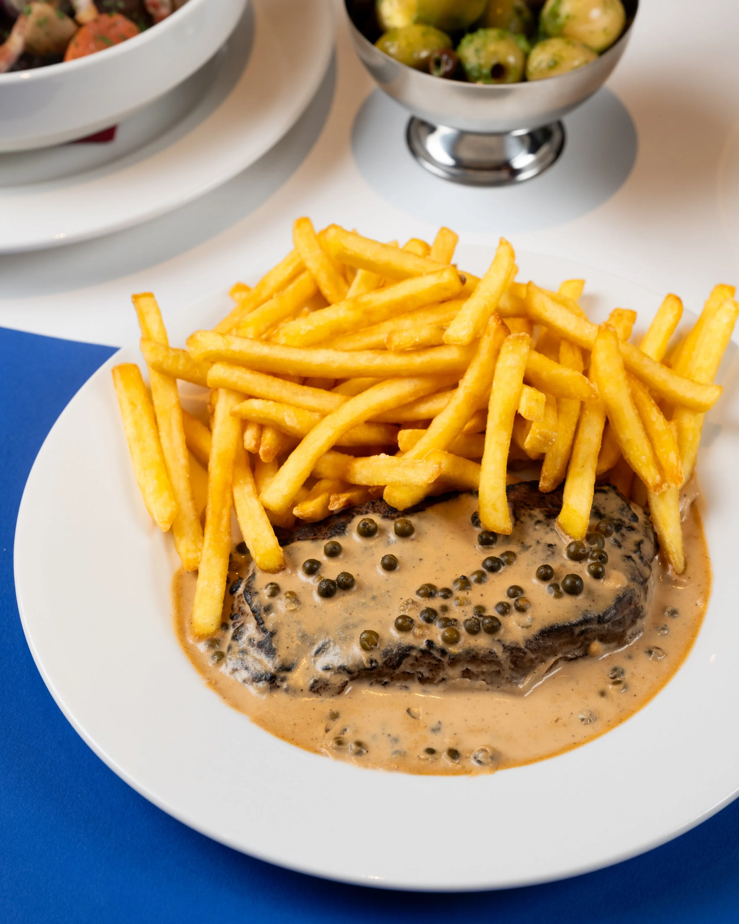 French fries served with a beef patty topped with peppercorn gravy