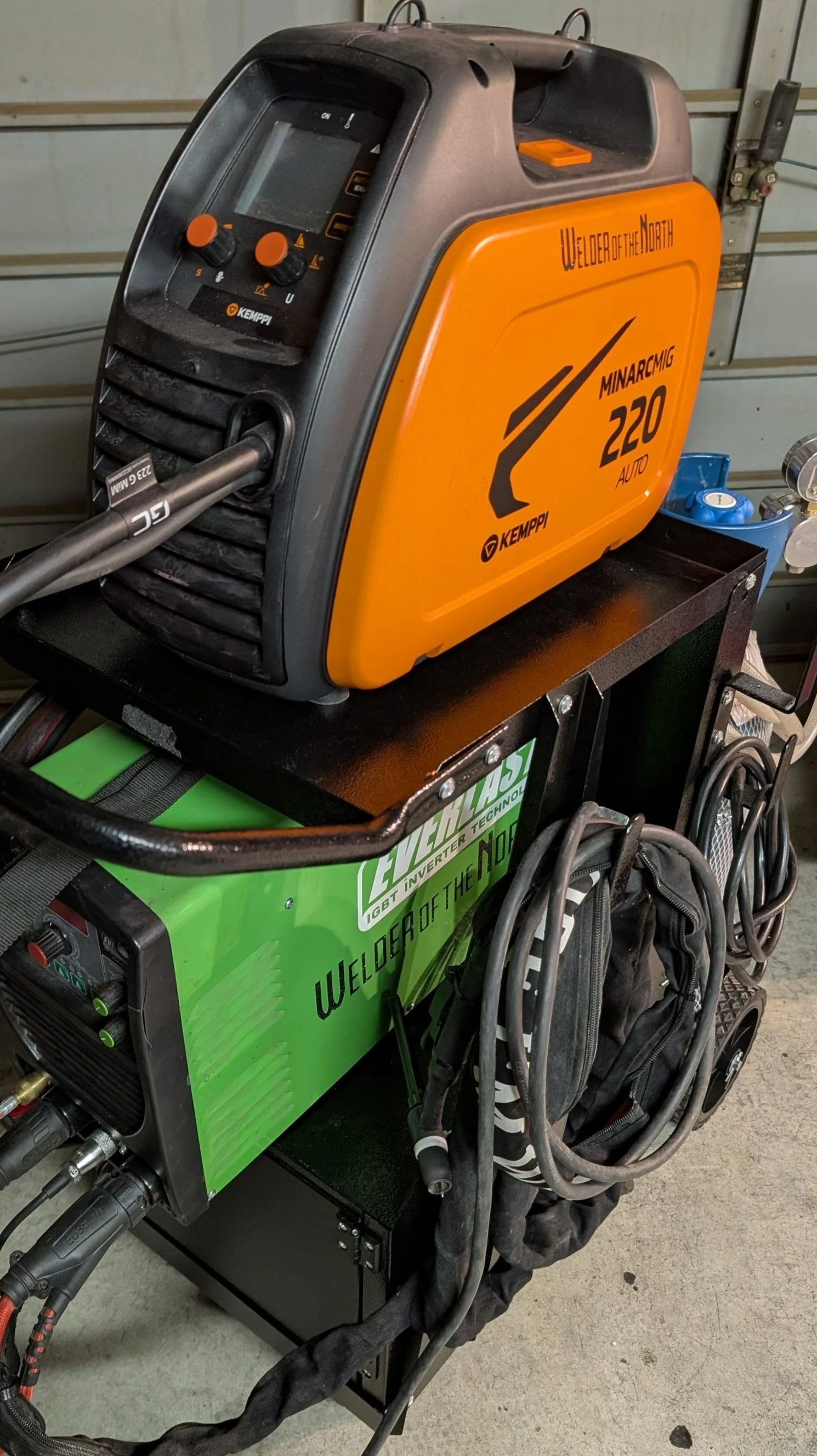 Portable welder machines in welding trolley or cart