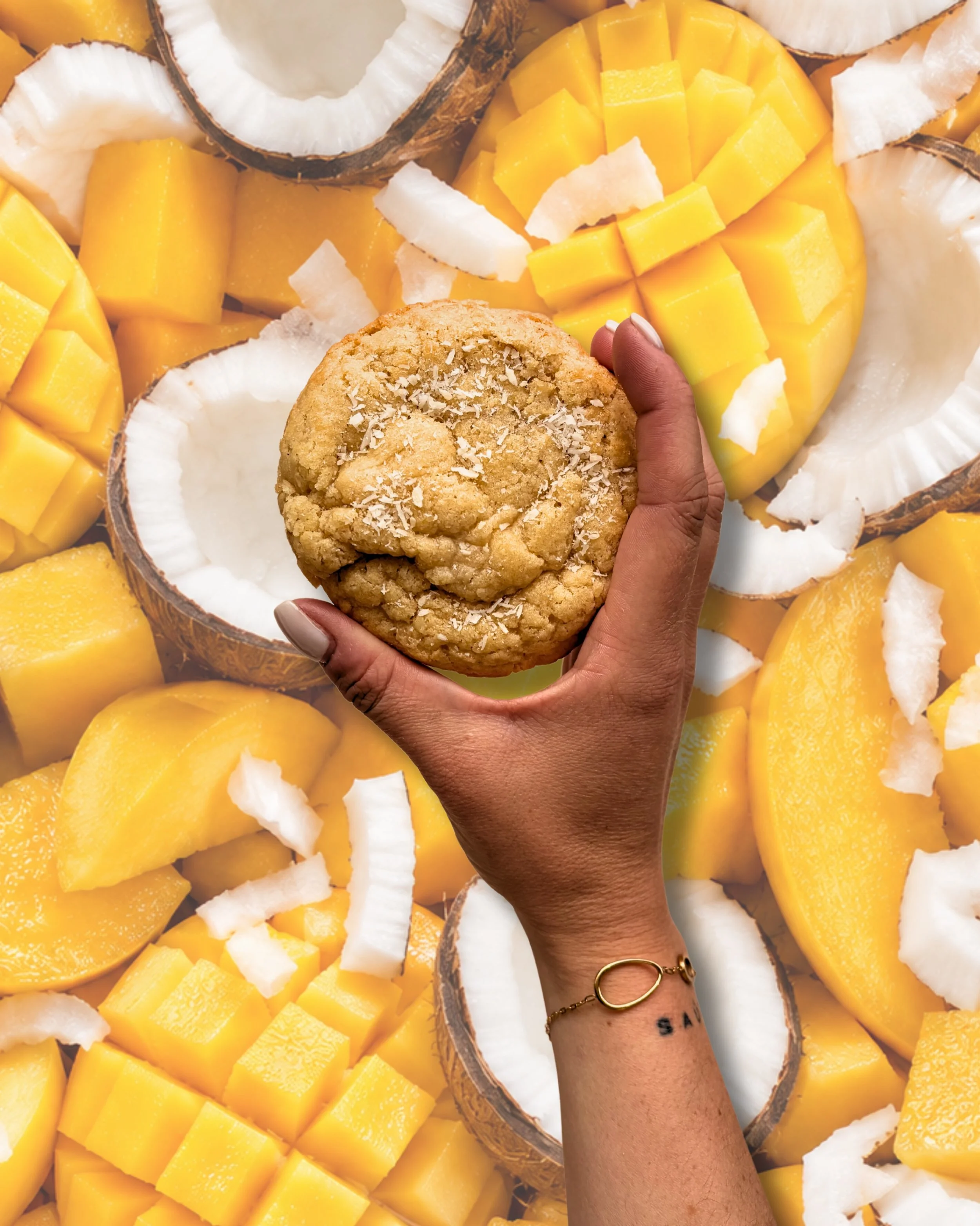 Le cookie du mois est l&agrave; 🥭🥥
&bull;
&bull;
&bull;
&bull;
&bull;
&bull;
&bull;
#cactuscafe #carouge #cookie #genevefood #genevecafe