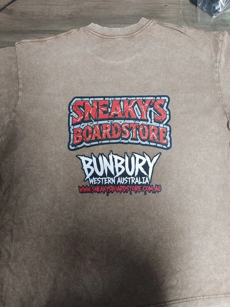 Sneaky's Boardstore T!