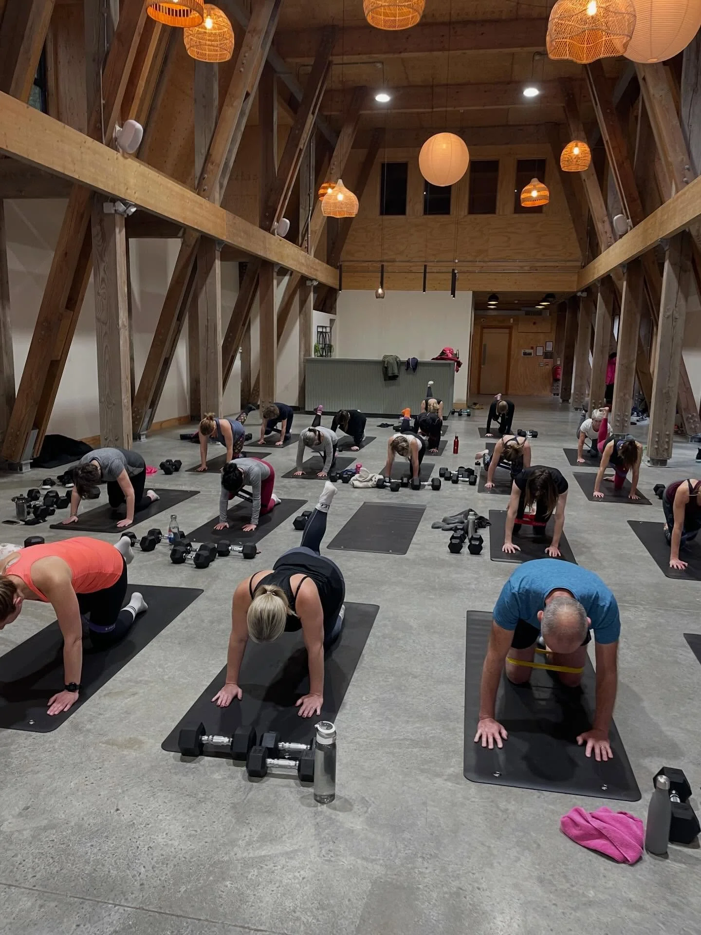 Community is everything to us sisters 💛
We love meeting and training such amazing people here in Sussex and London. 

Come join one of my Strength &amp; Sculpt classes. Monday - Thursday. All welcome!
✨ -Movement and Vision Mapping Workshop this Sat