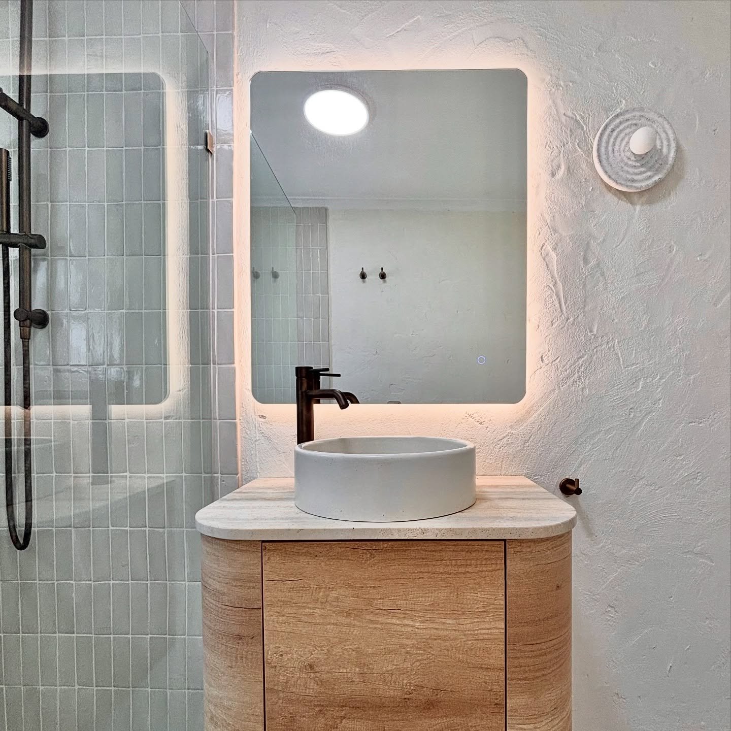 Creating spaces that feel good 💁🏼&zwj;♀️ Warm, modern, and sophisticated🔨