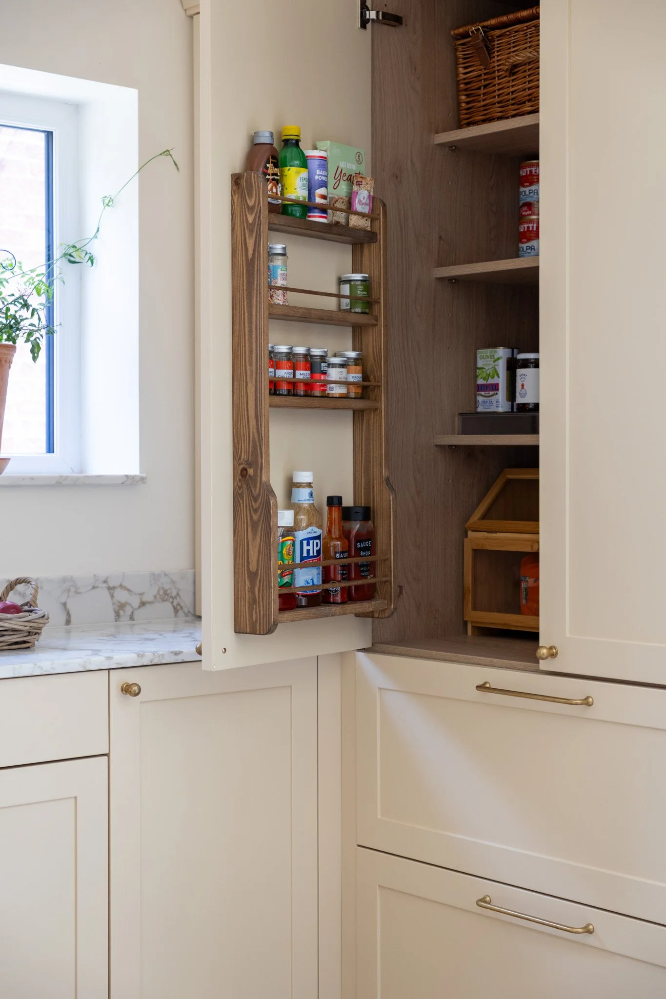 Kitchen larder unit