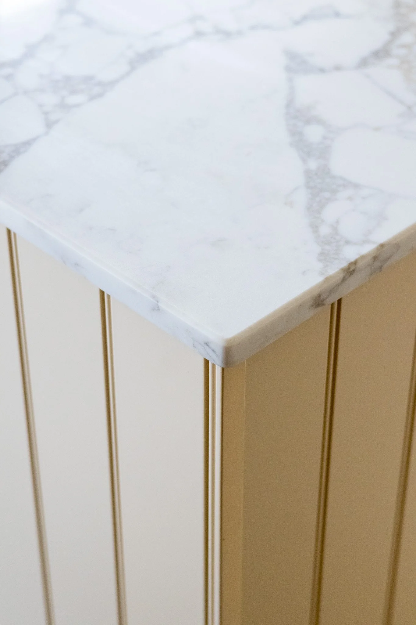 Arabescato Cremo Quartz worktops