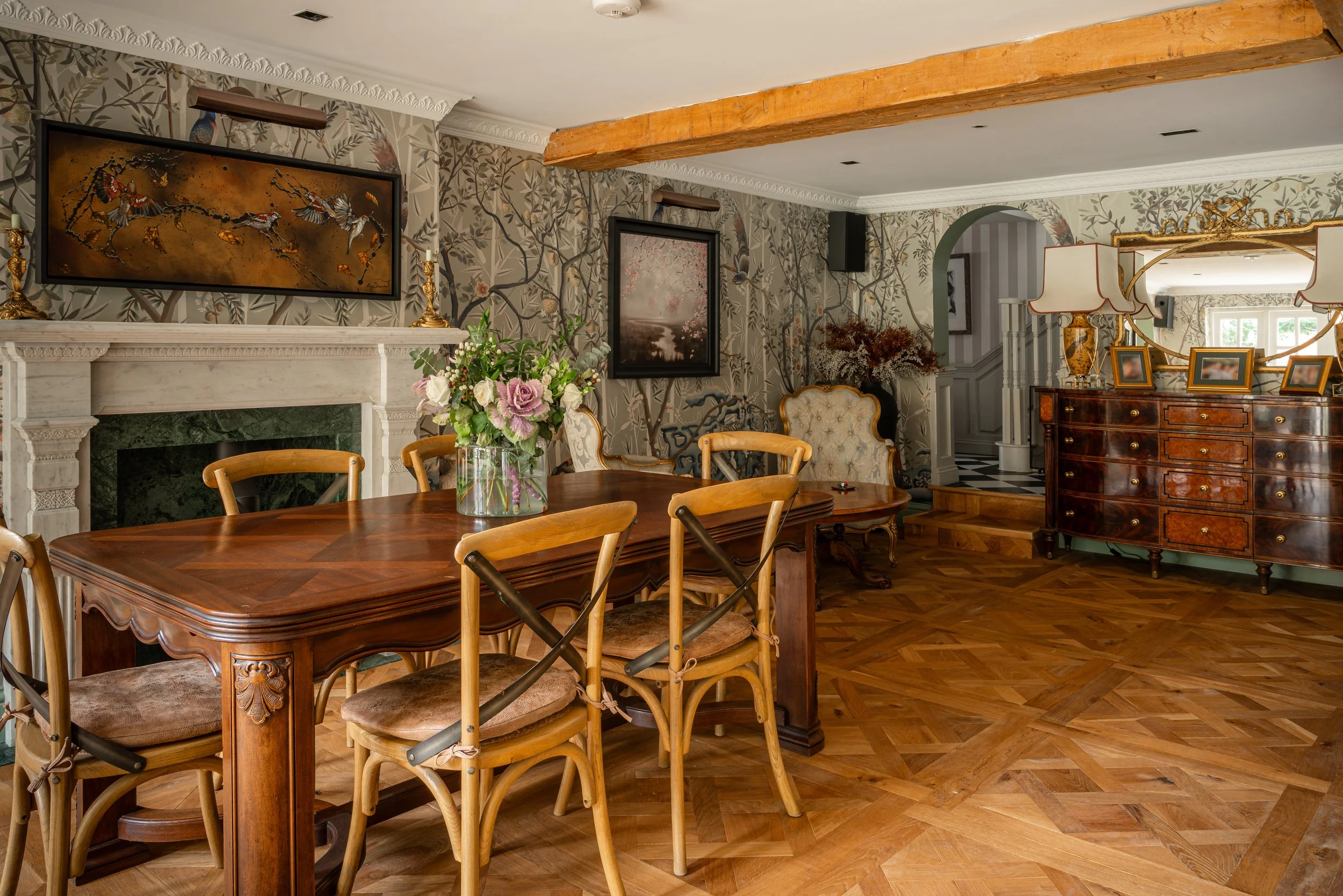 Classic lounge & dining area