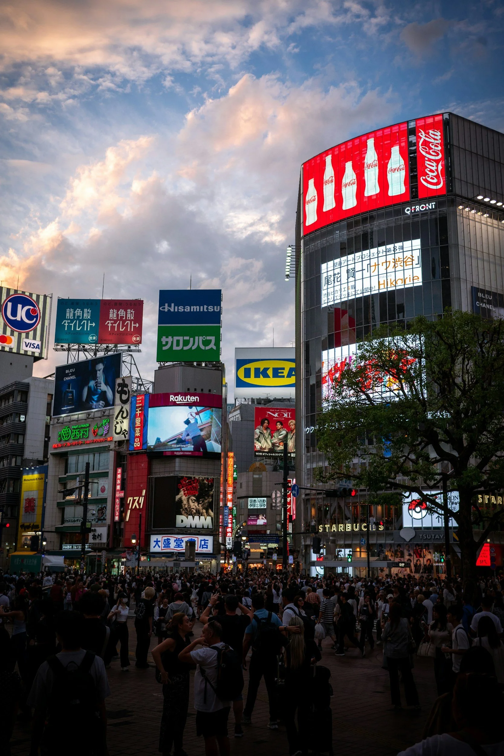 Traditional Japanese artwork featuring cherry blossoms, a pagoda, ocean waves, and a crescent moon with the logos of Mercari, Yahoo! Japan, and Rakuten.