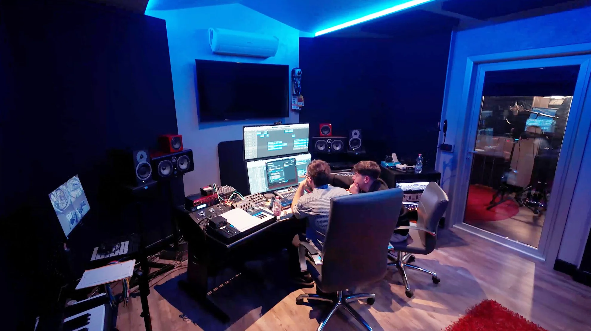Regia studio di registrazione e produzione musicale GLOW UP Music Studio