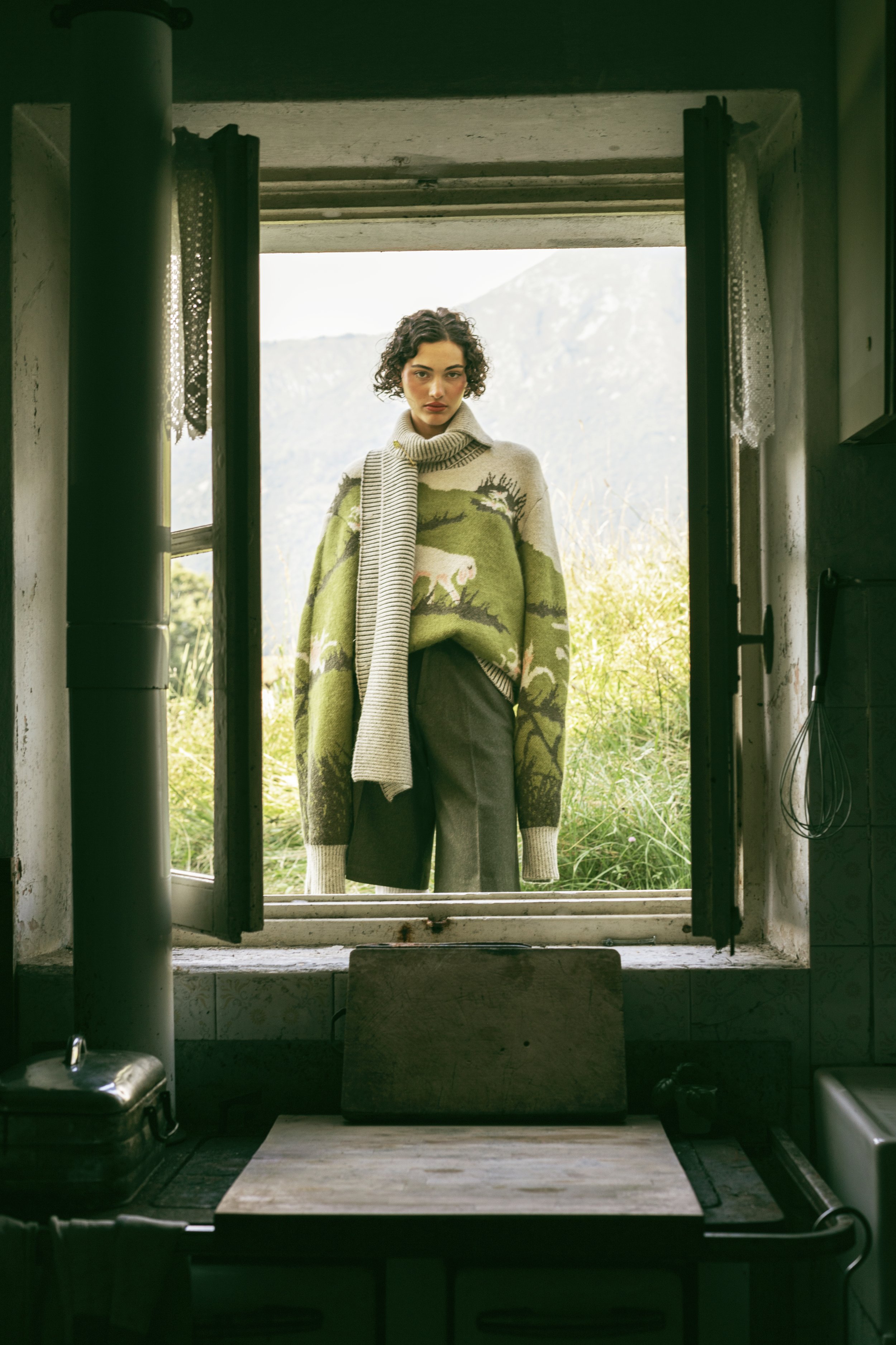 Sofia wearing Je Vois Encore by Emma Baroni 