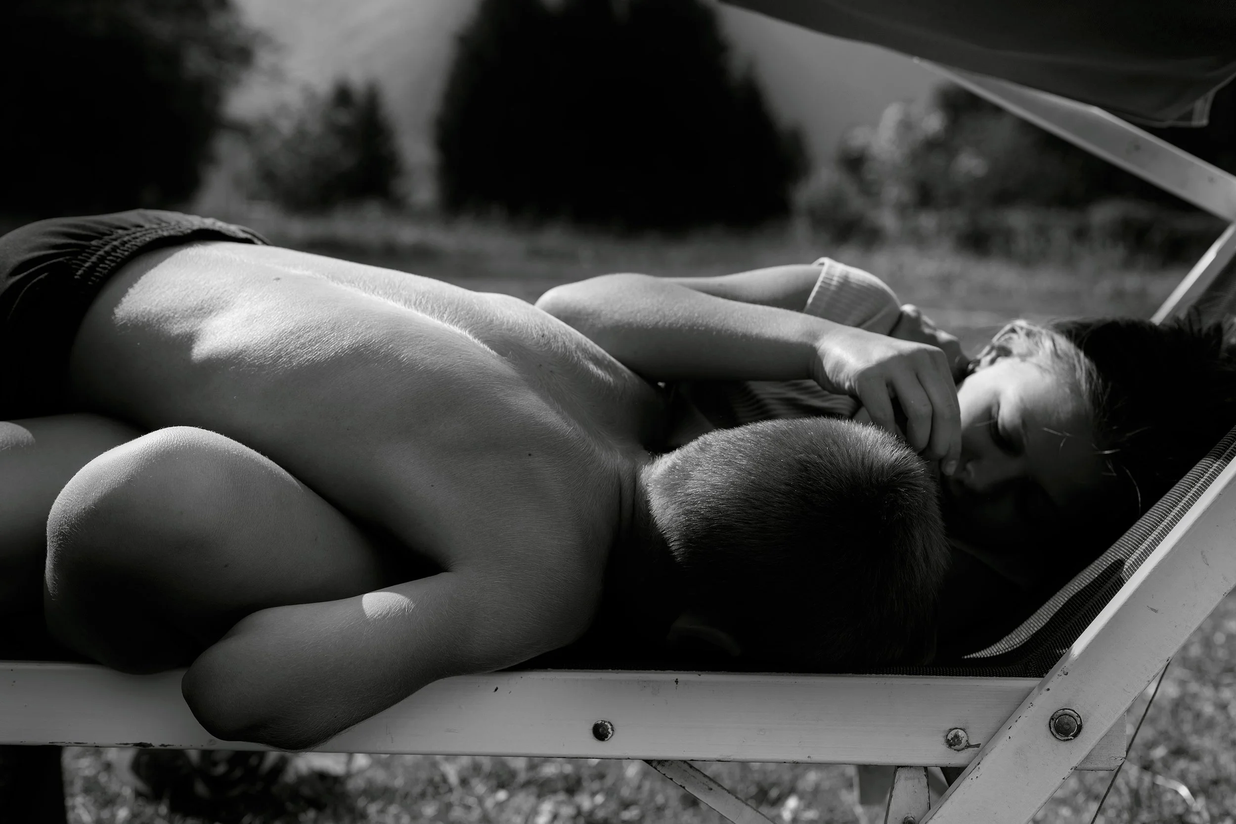 Bianca and Tommi cuddle on the sunbed after some brother-sister wrestling