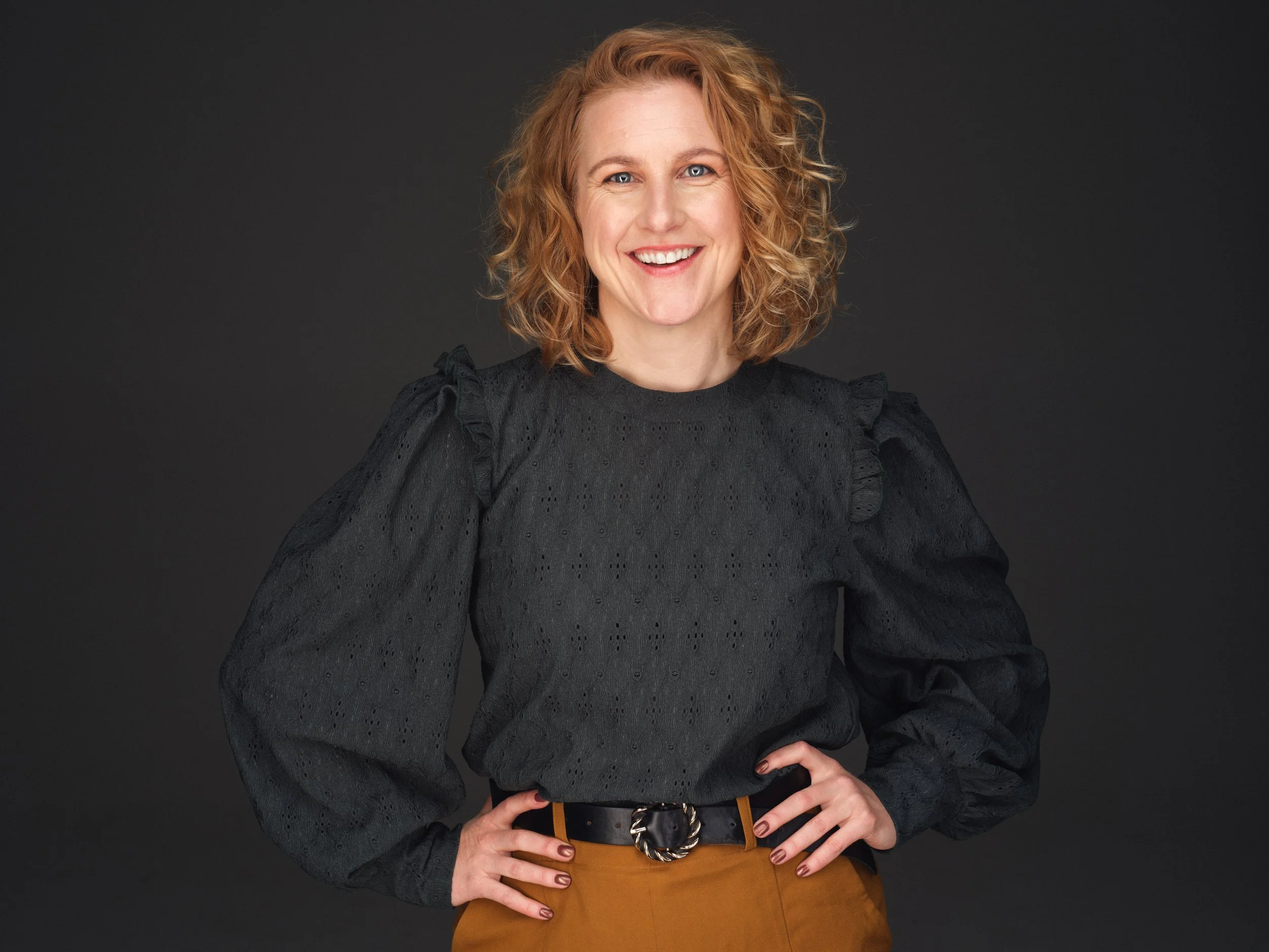 Portrett av Helene Abrahamsen, foredragsholder om improvisasjon, psykologisk trygghet, formidling og samspill.