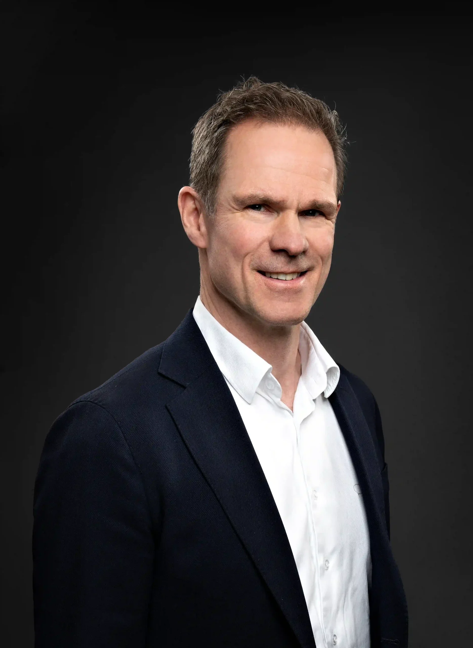 Portrett av Halvor Haukerud, foredragsholder om samarbeid, arbeidskultur og organisasjonsutvikling.