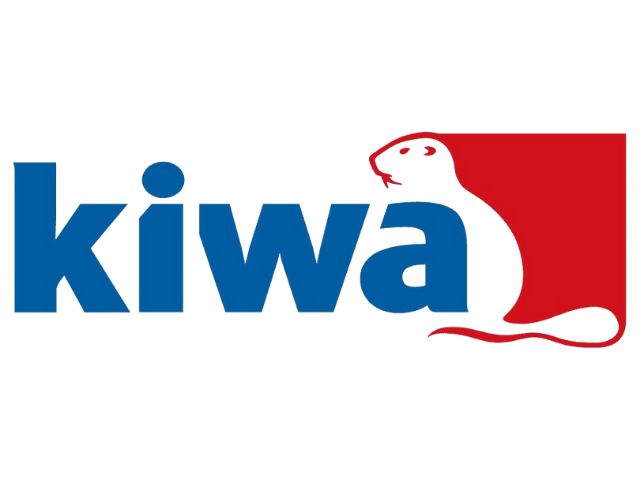 Het logo van kiwa met blauwe tekst en een witte rat op een rode achtergrond.