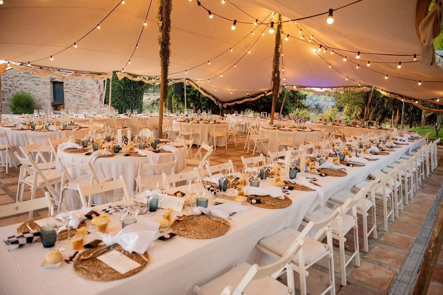 ✨ Montaje de mesa imperial con el sello &uacute;nico de ByGloriaevents ✨
Detalles que transforman un evento en una experiencia inolvidable. 🌿🍷